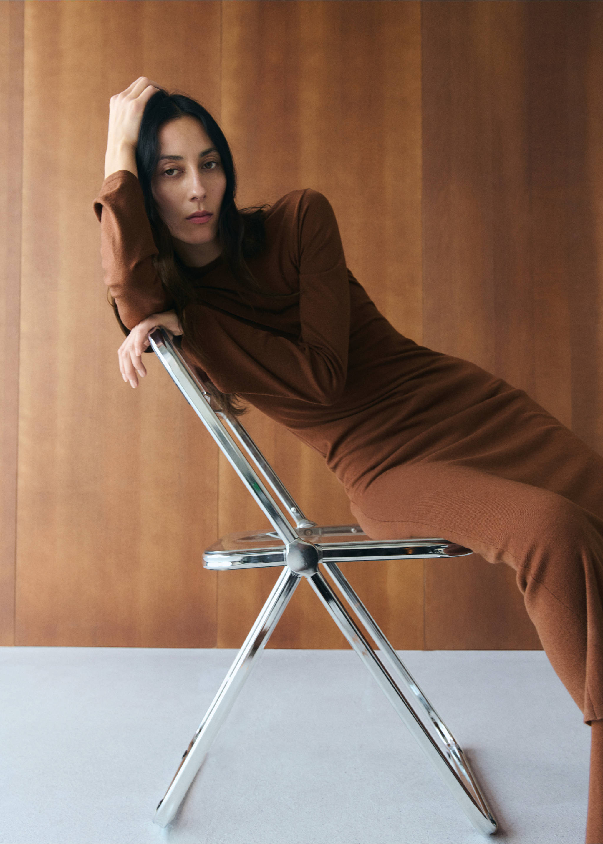 Knitted dress with bell sleeves - Details of the article 2, Caramel. Ref: 27083298-00.