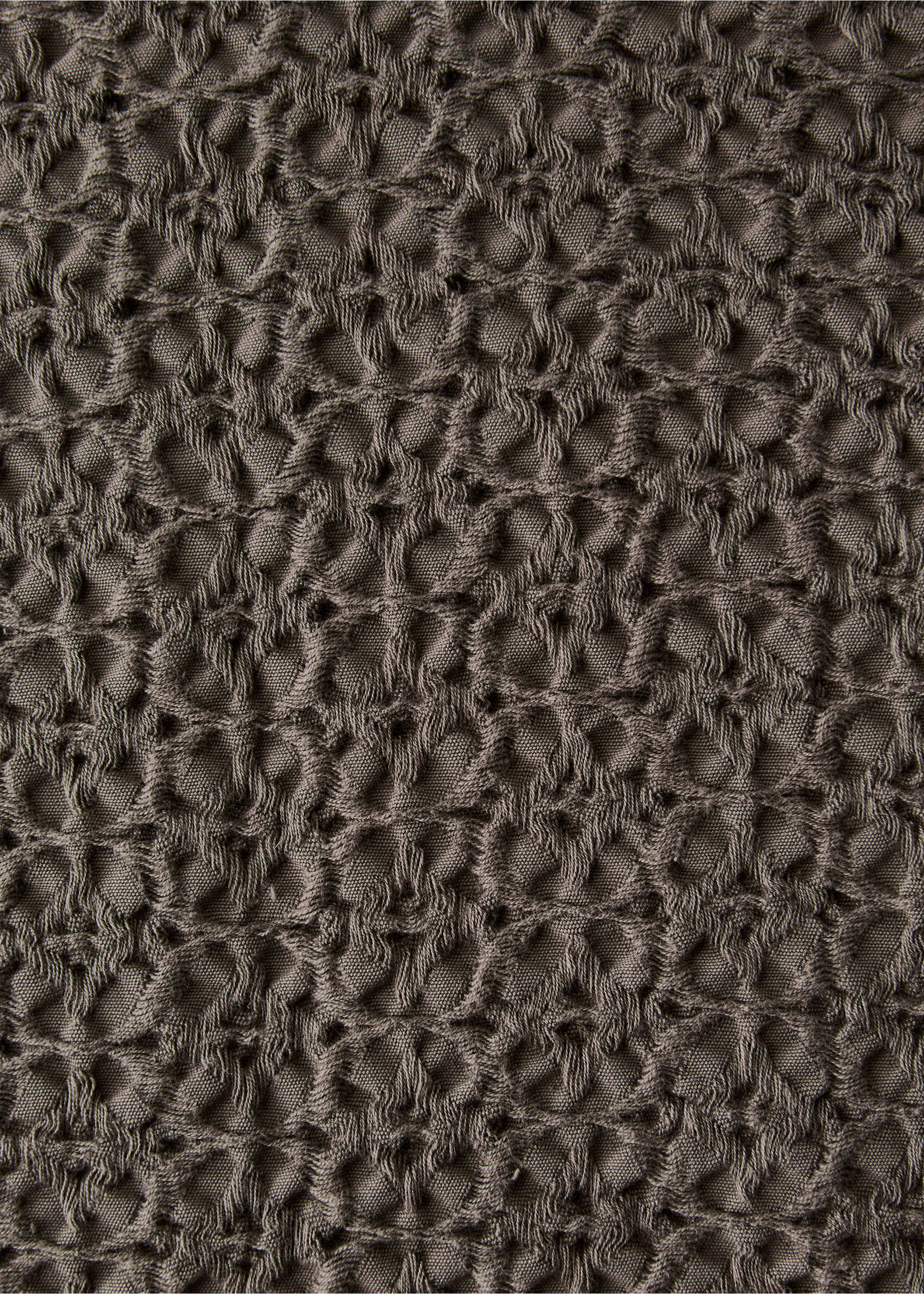 Waffle garment-dyed cotton cushion cover 50x50 cm - Details of the article 3, Coffee. Ref: 27083301-00.