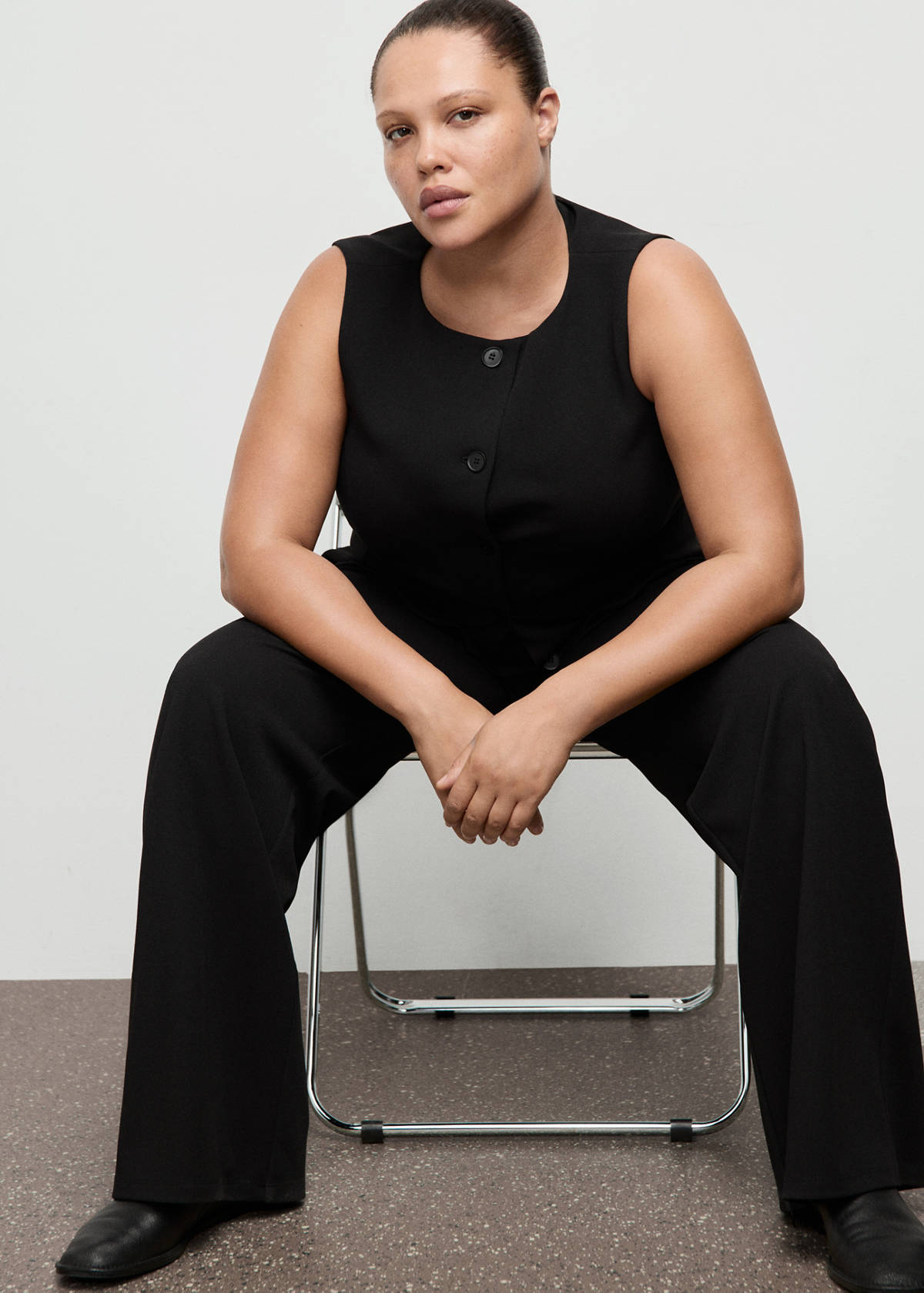 Straight low-rise suit trousers — Black