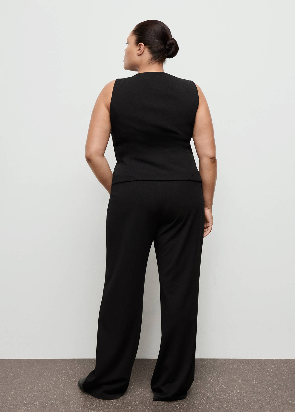 Straight low-rise suit trousers — Black