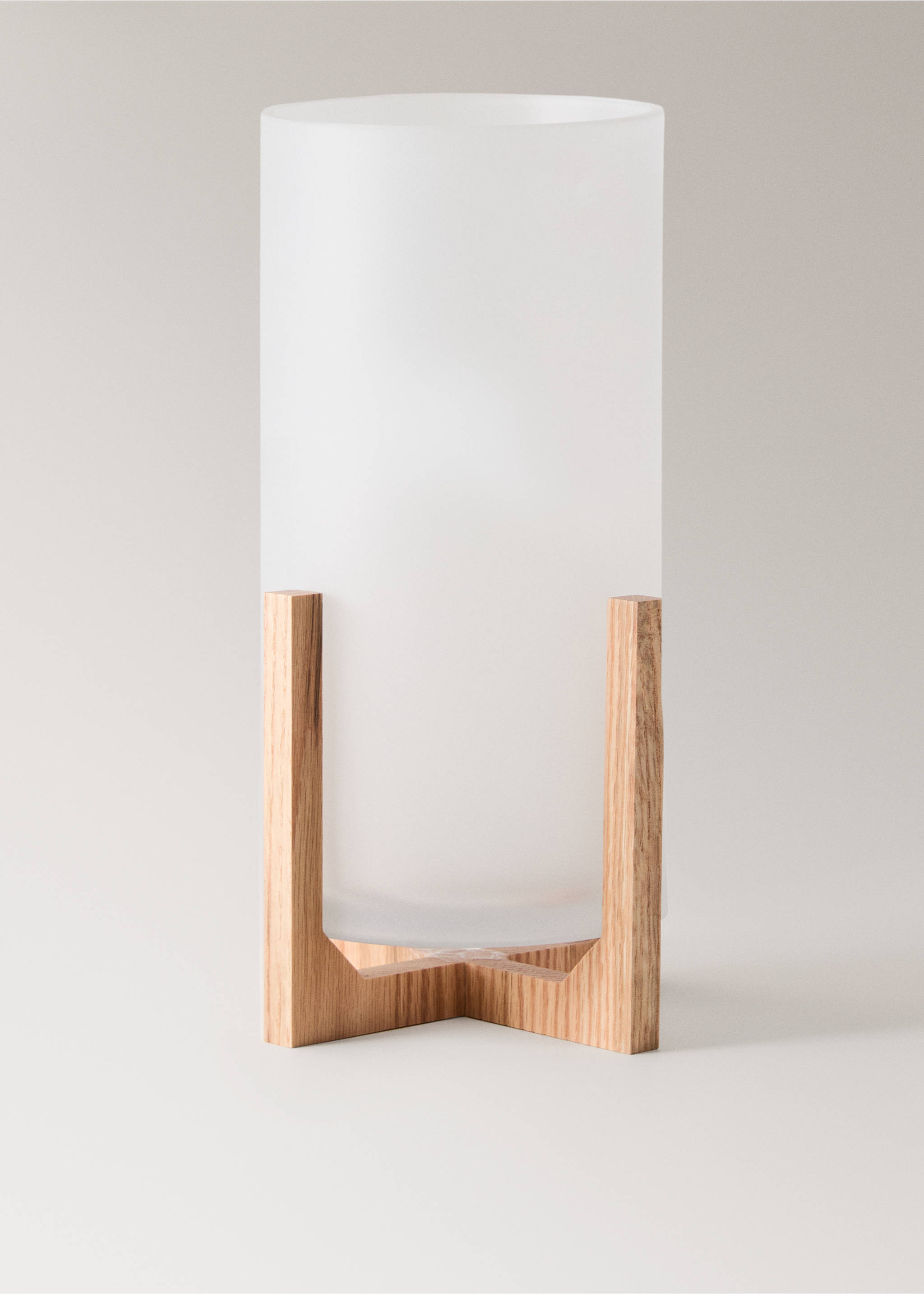 Høy glasslykt med fot av eiketre - Artikkel uten modell, Hvit. Ref: 27083306-00.