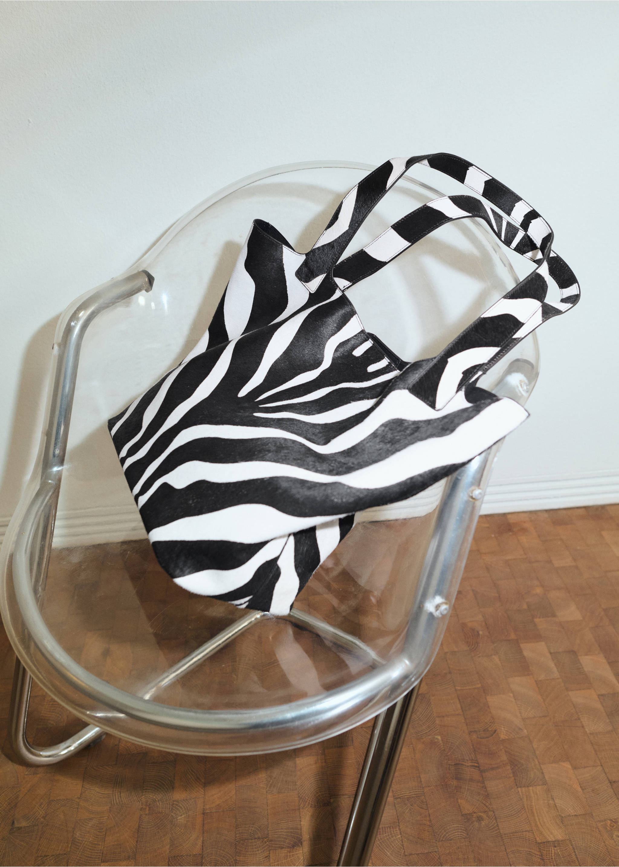 Leren tote bag met vachtaccenten - Detail van het artikel 9, Zwart. Ref: 27083311-00.