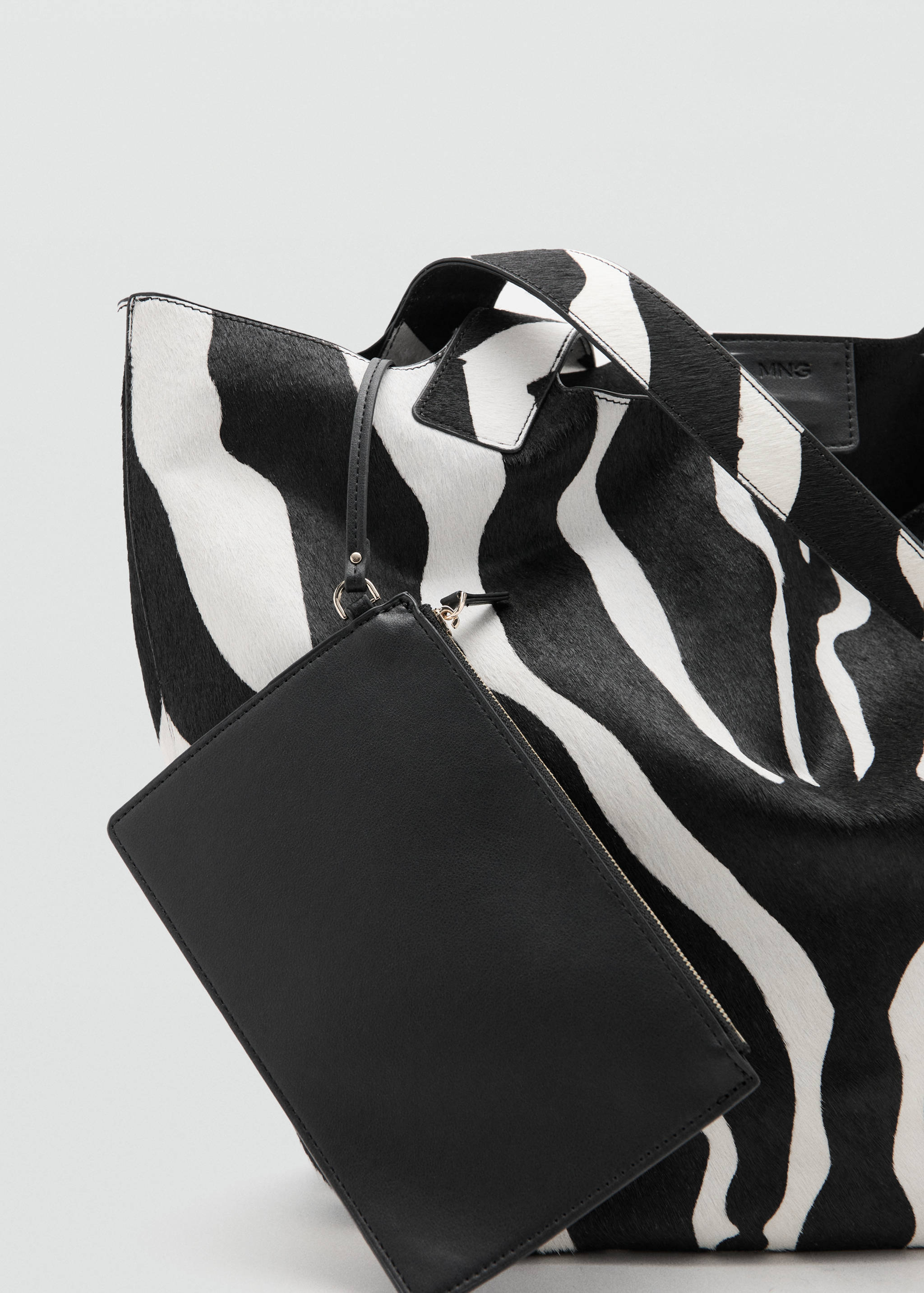 Skinn-toteveske med pels - Artikkeldetalj 2