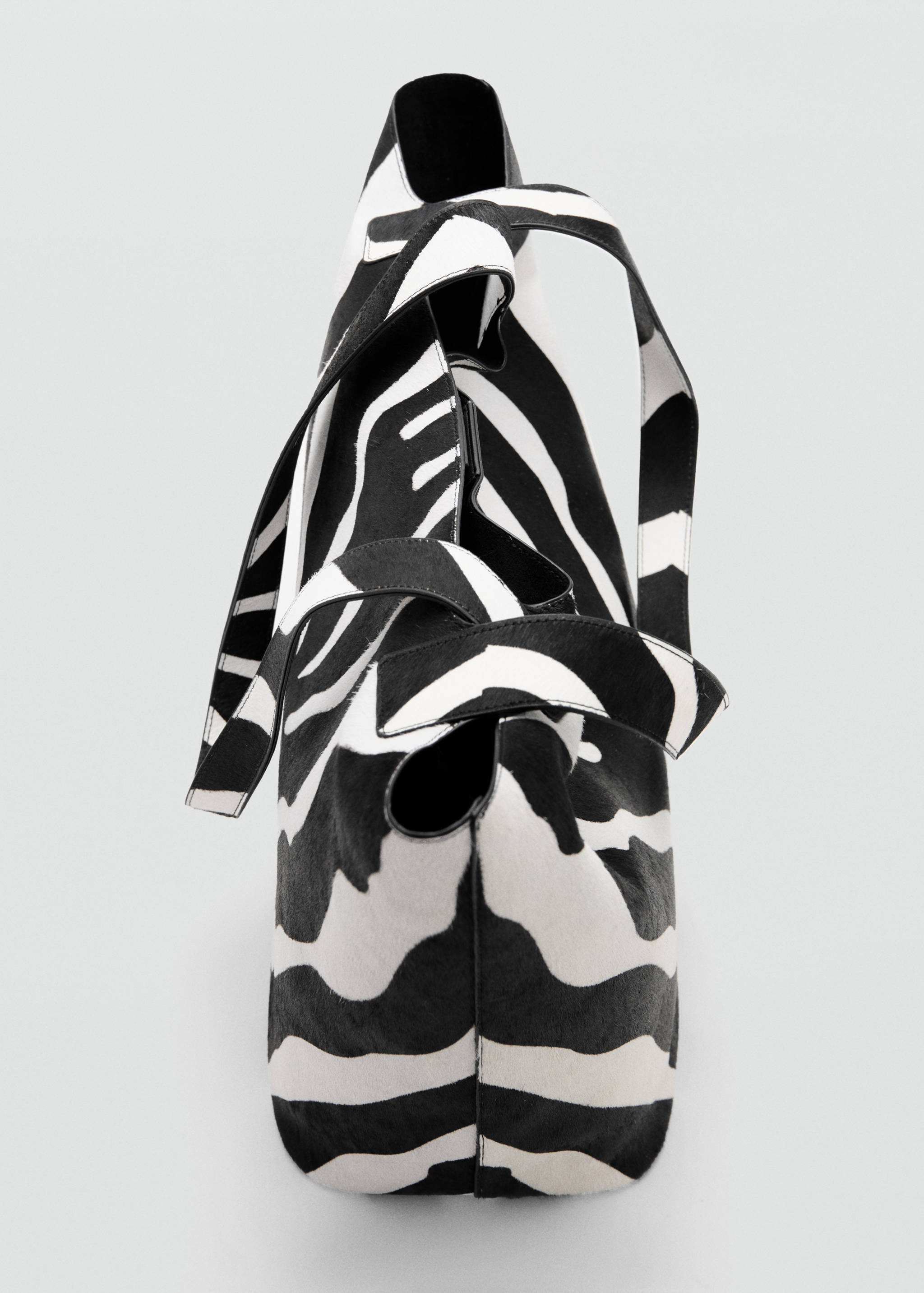 Skinn-toteveske med pels - Artikkeldetalj 3