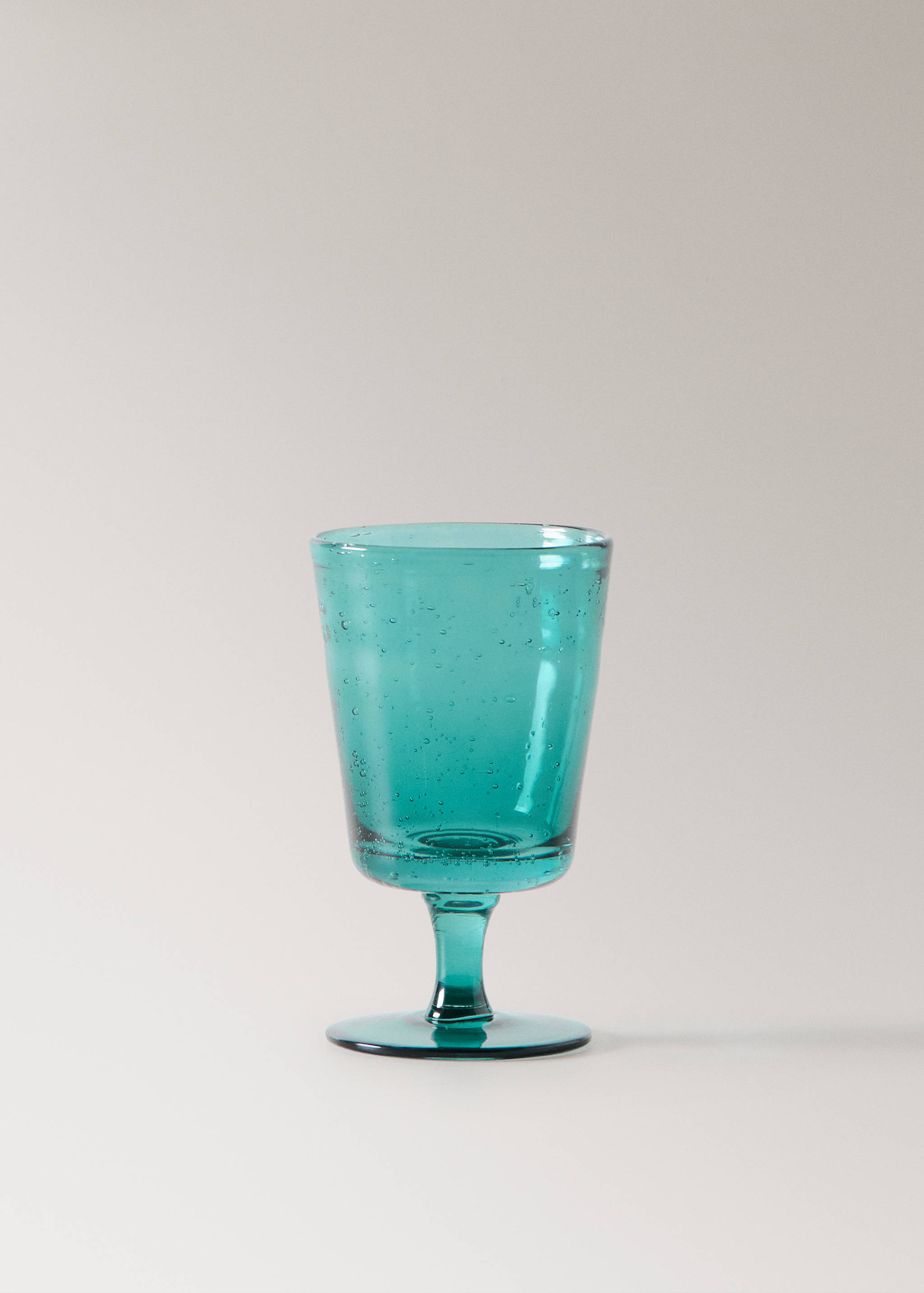 Färgat glas på fot med bubblor - Artikel utan modell