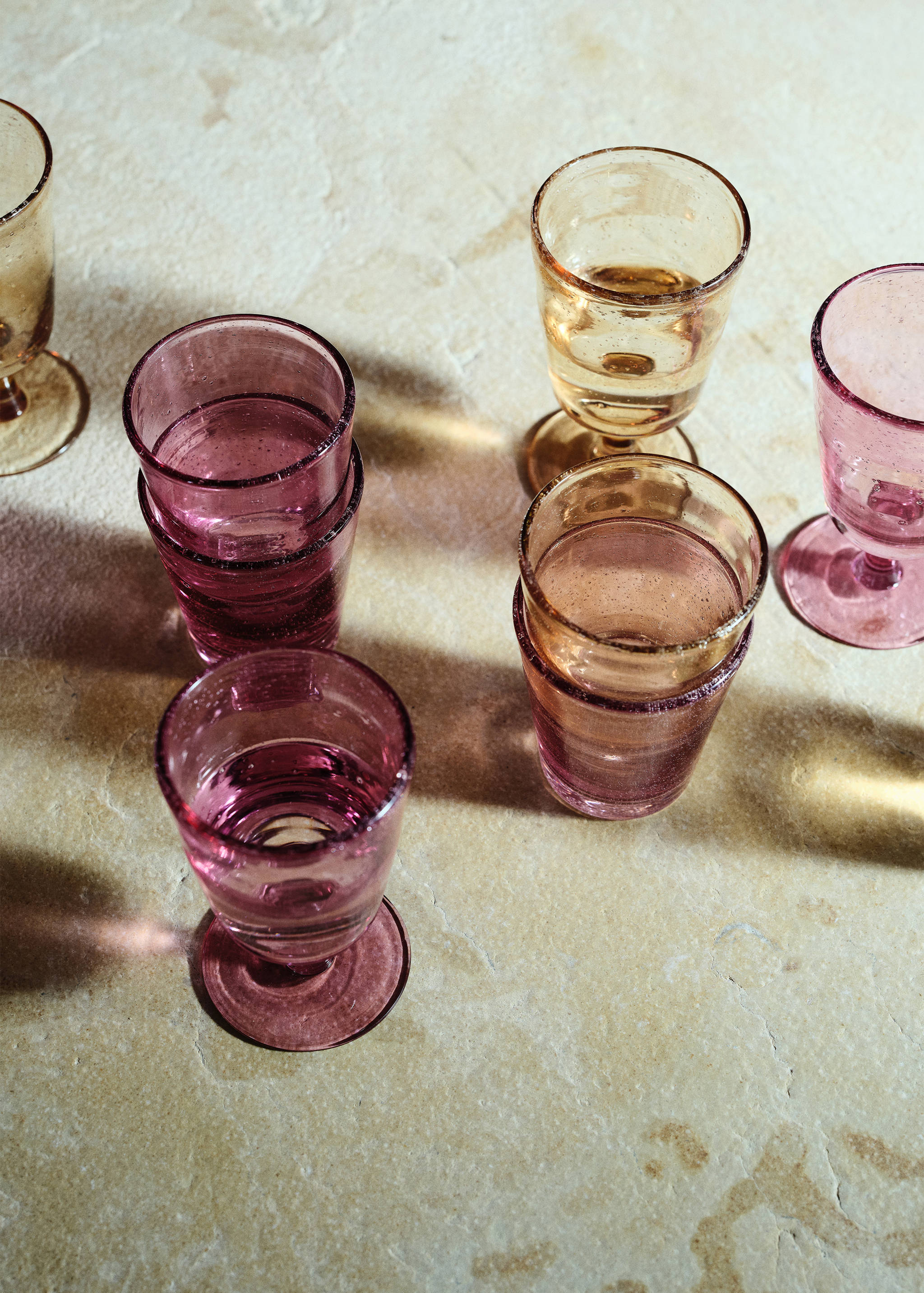 Färgat glas på fot med bubblor - Detaljer om artikeln 6