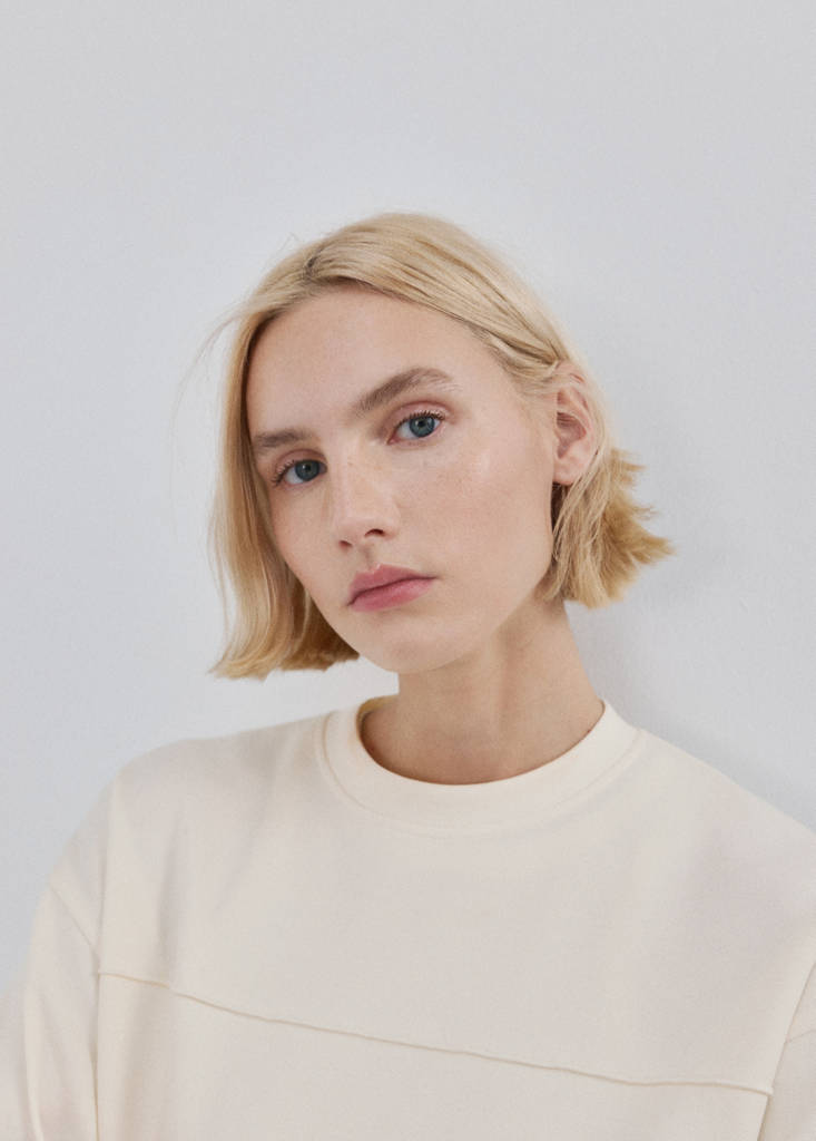 Ruched sleeve sweatshirt — Ecru