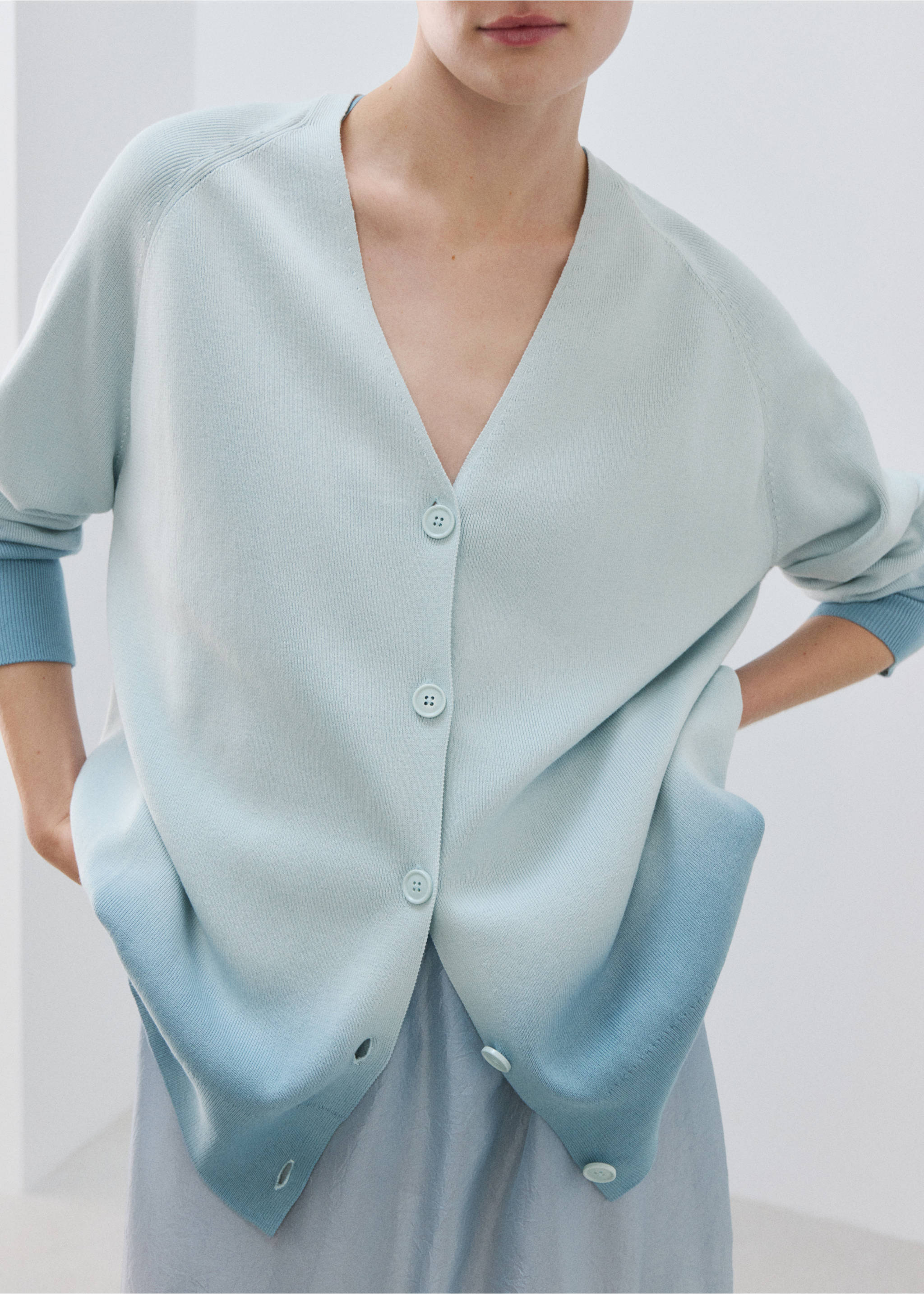 100% cotton gradient cardigan - Details of the article 6, Blue. Ref: 27083318-00.