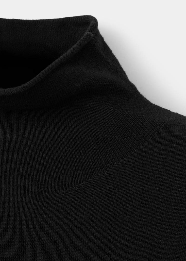 Turtleneck knit sweater — Black