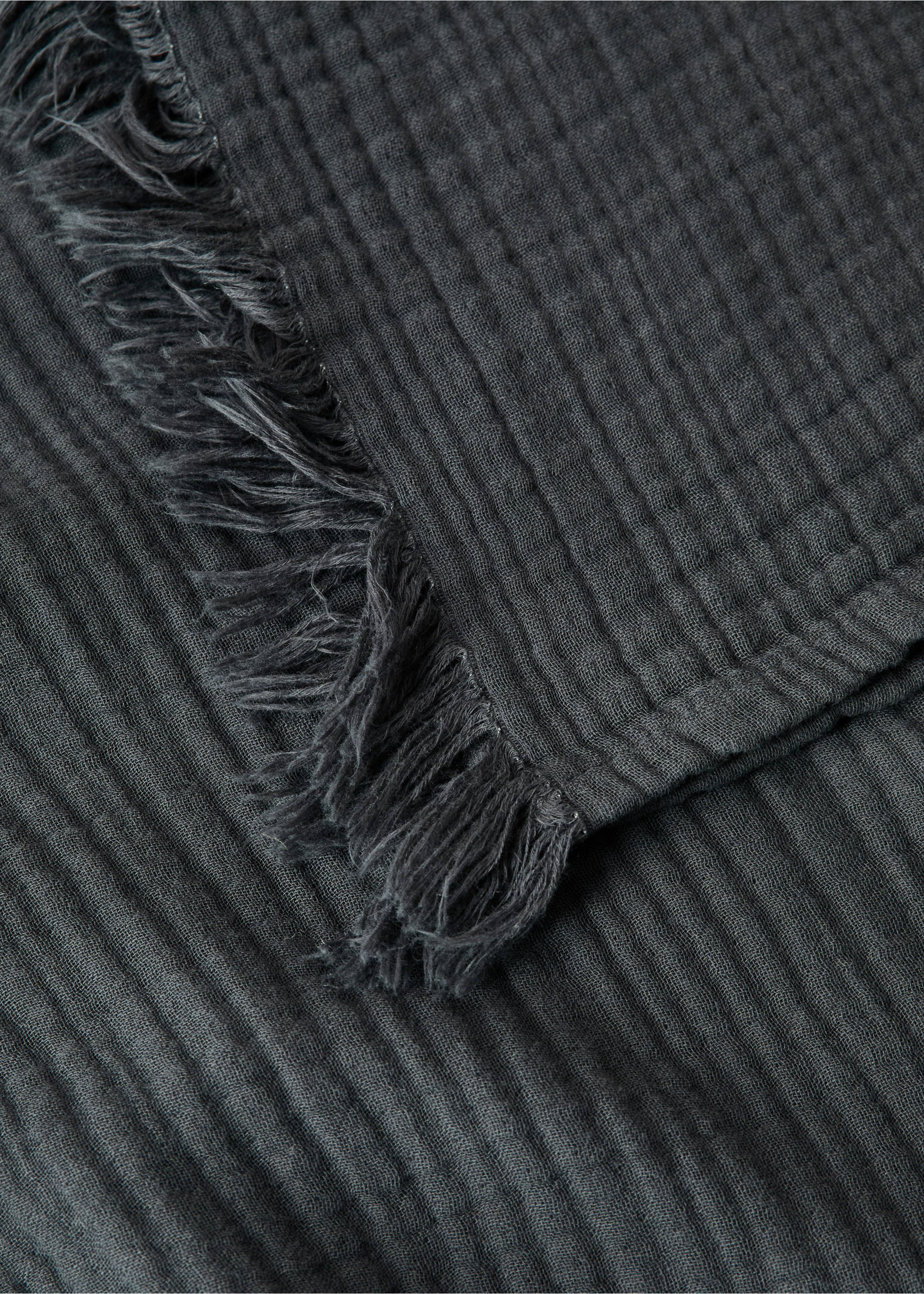 Cotton gauze blanket - Details of the article 2, Charcoal. Ref: 27083322-00.