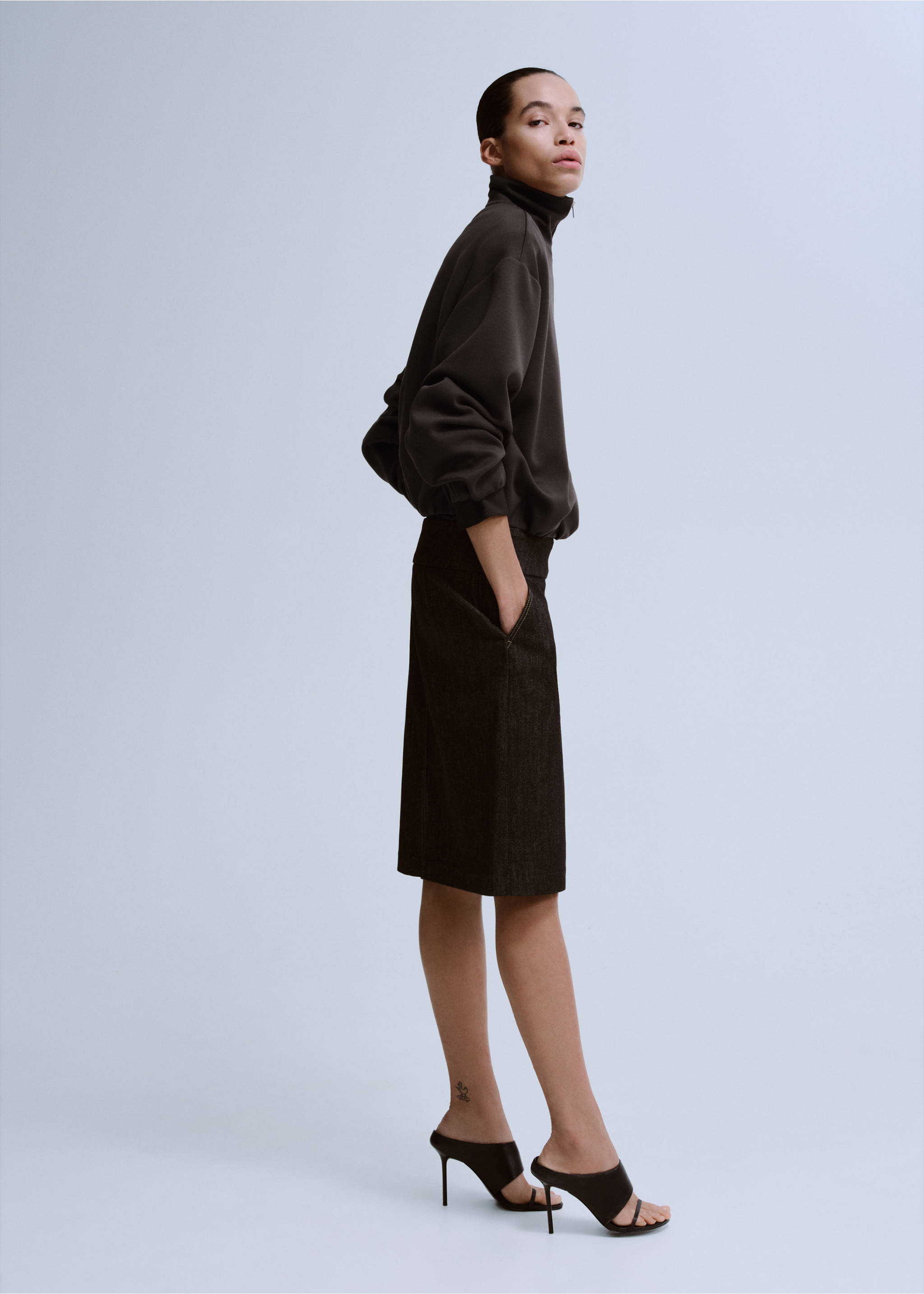 Balloon sleeve sweatshirt - Details of the article 1, Chocolate. Ref: 27083325-00.