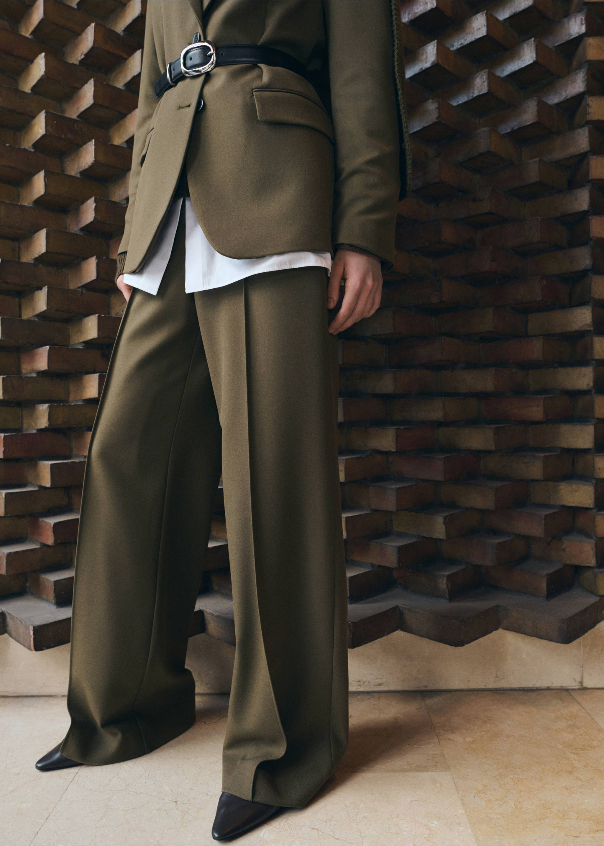 Straight mid-rise trousers - Medium plane, Khaki. Ref: 27083333-00.