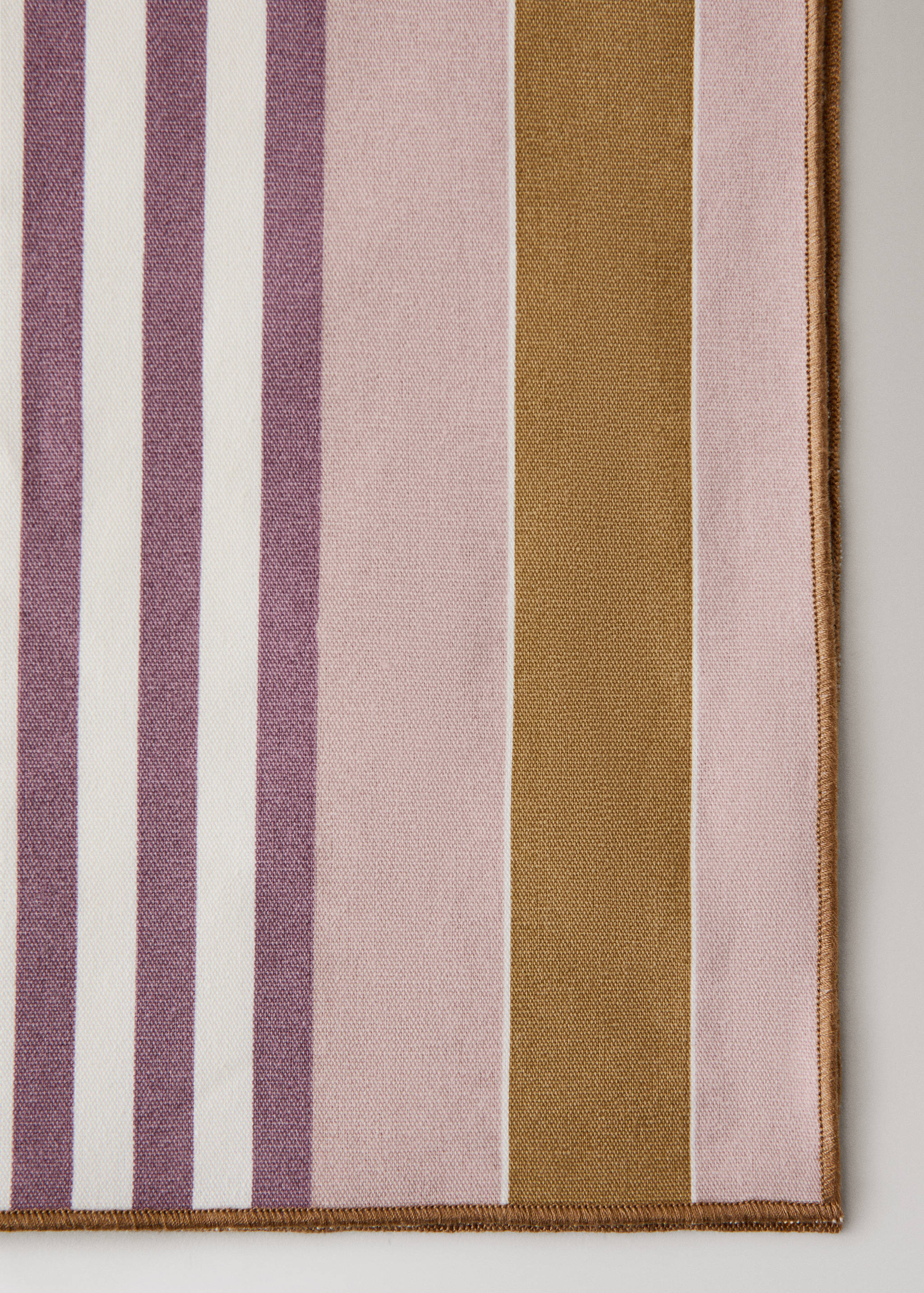 Скатертина із 100% бавовни з полімерним покриттям і принтом у смужку, на 6–8 персон - Детальніше про товар 2