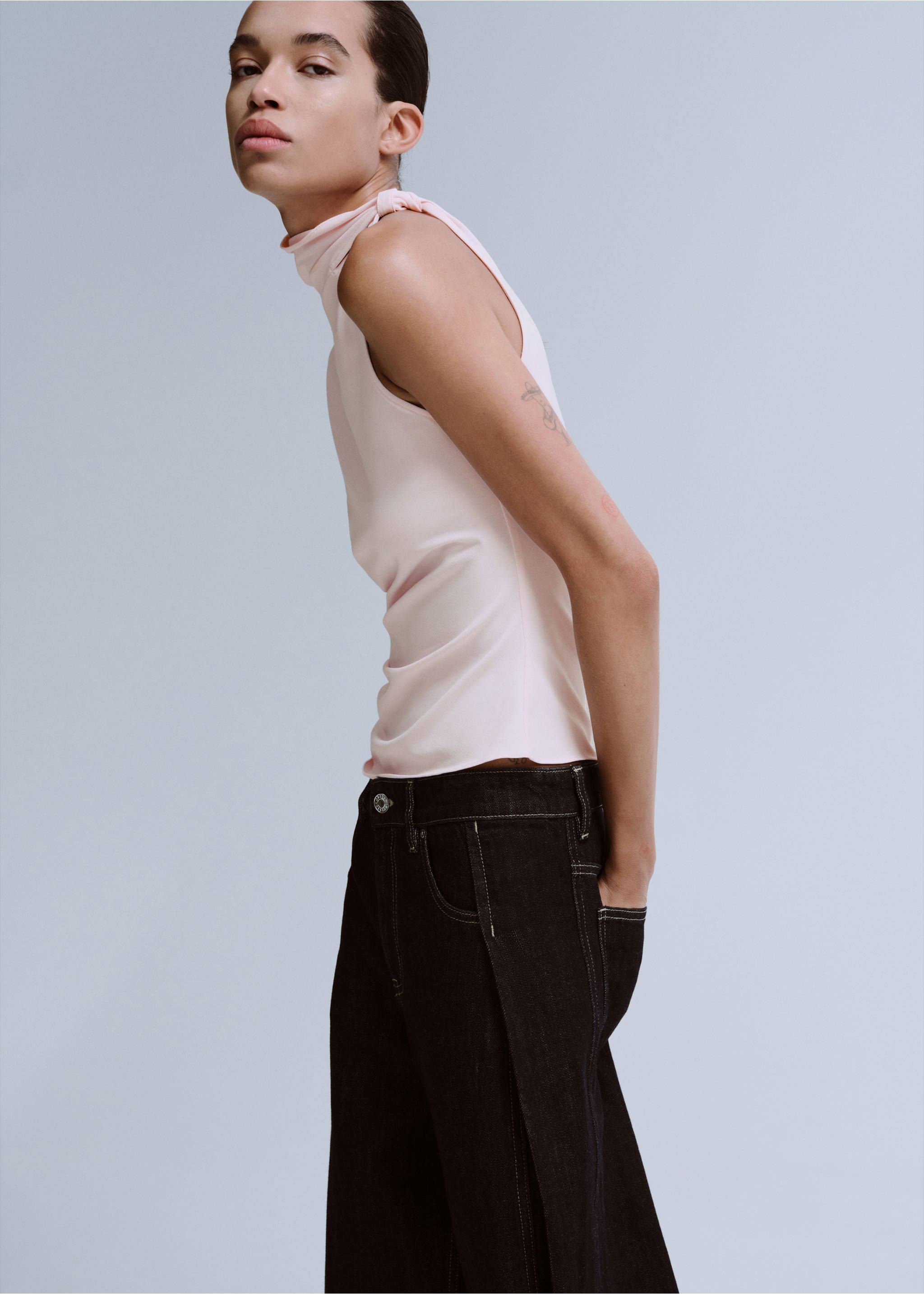 Asymmetric long-sleeve top - Details of the article 1, Pale Pink. Ref: 27083341-00.