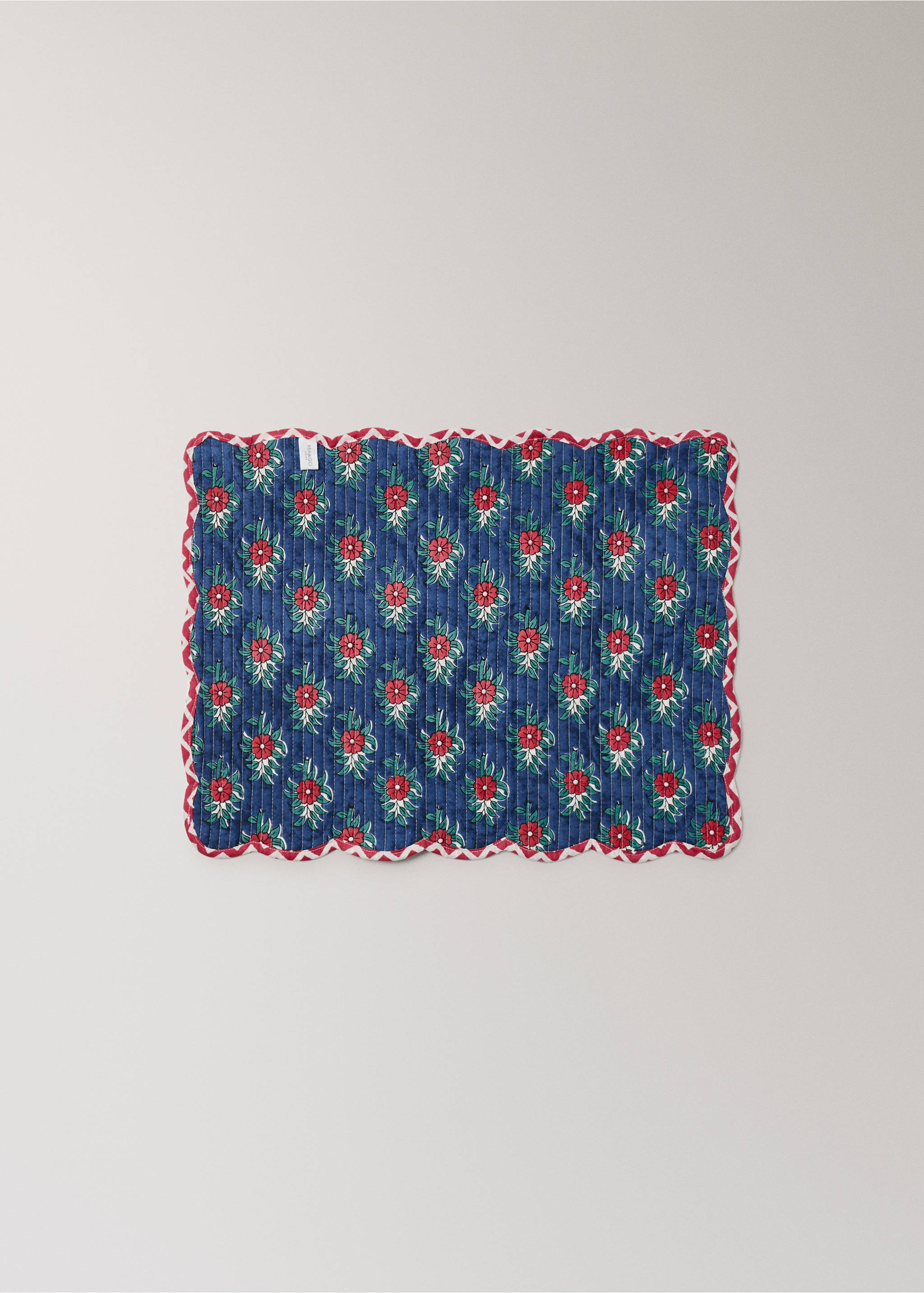 Reversible quilted cotton table mat - Details of the article 1, Red. Ref: 27083343-00.