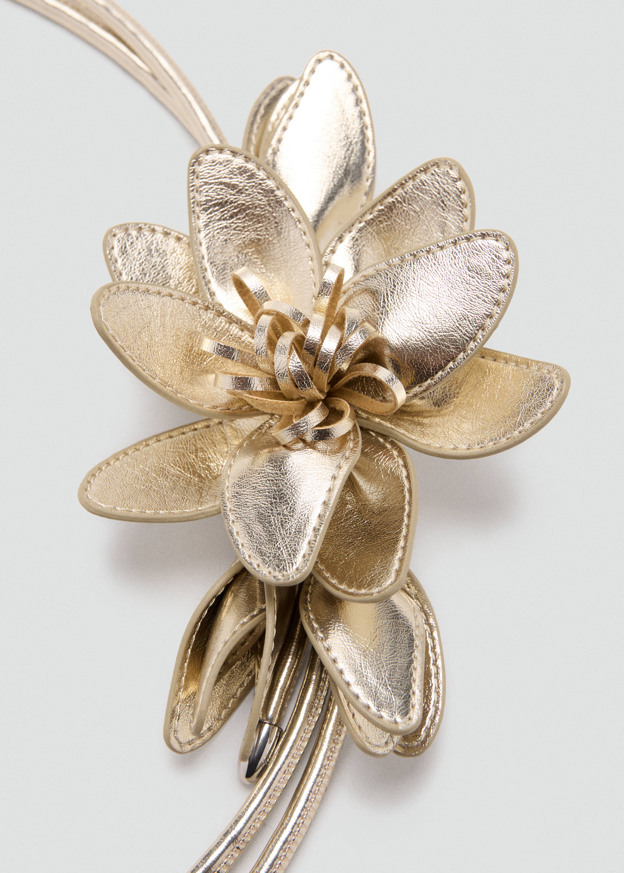 Ремень с металлизированным цветком - Деталь изделия 1