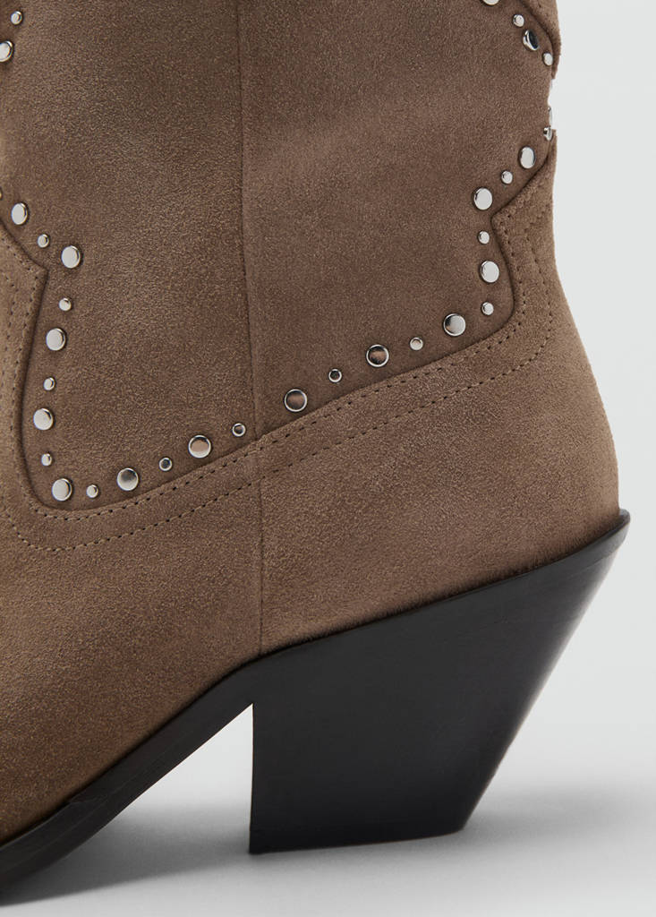 Studs suede ankle boots — Sand
