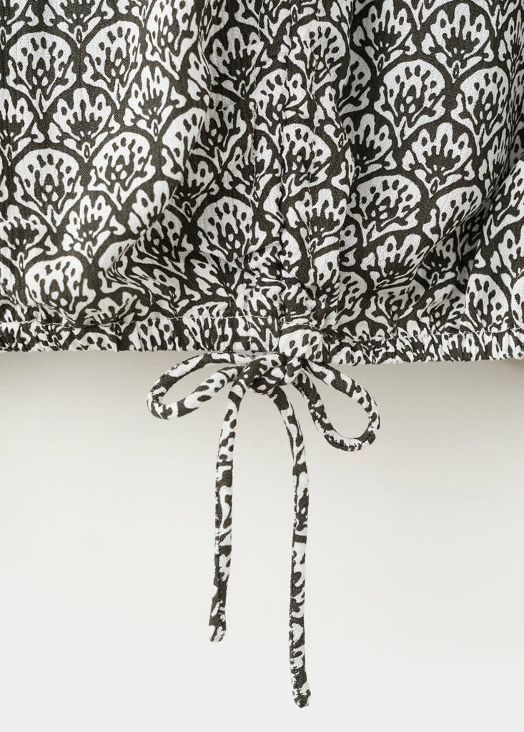 Flowy printed blouse — Charcoal