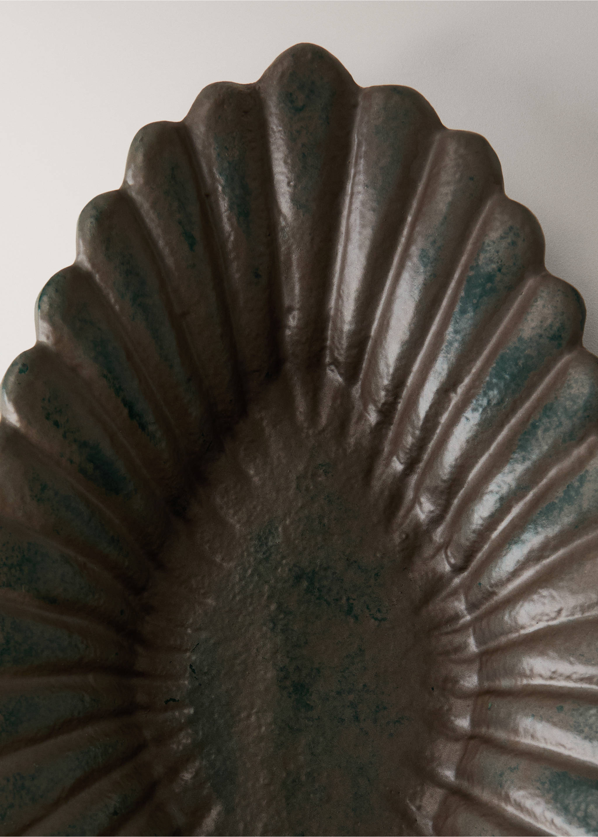 Aluminiumsskål med relieffmønster - Artikkeldetalj 1, Mørk gråmelert. Ref: 27084053-00.