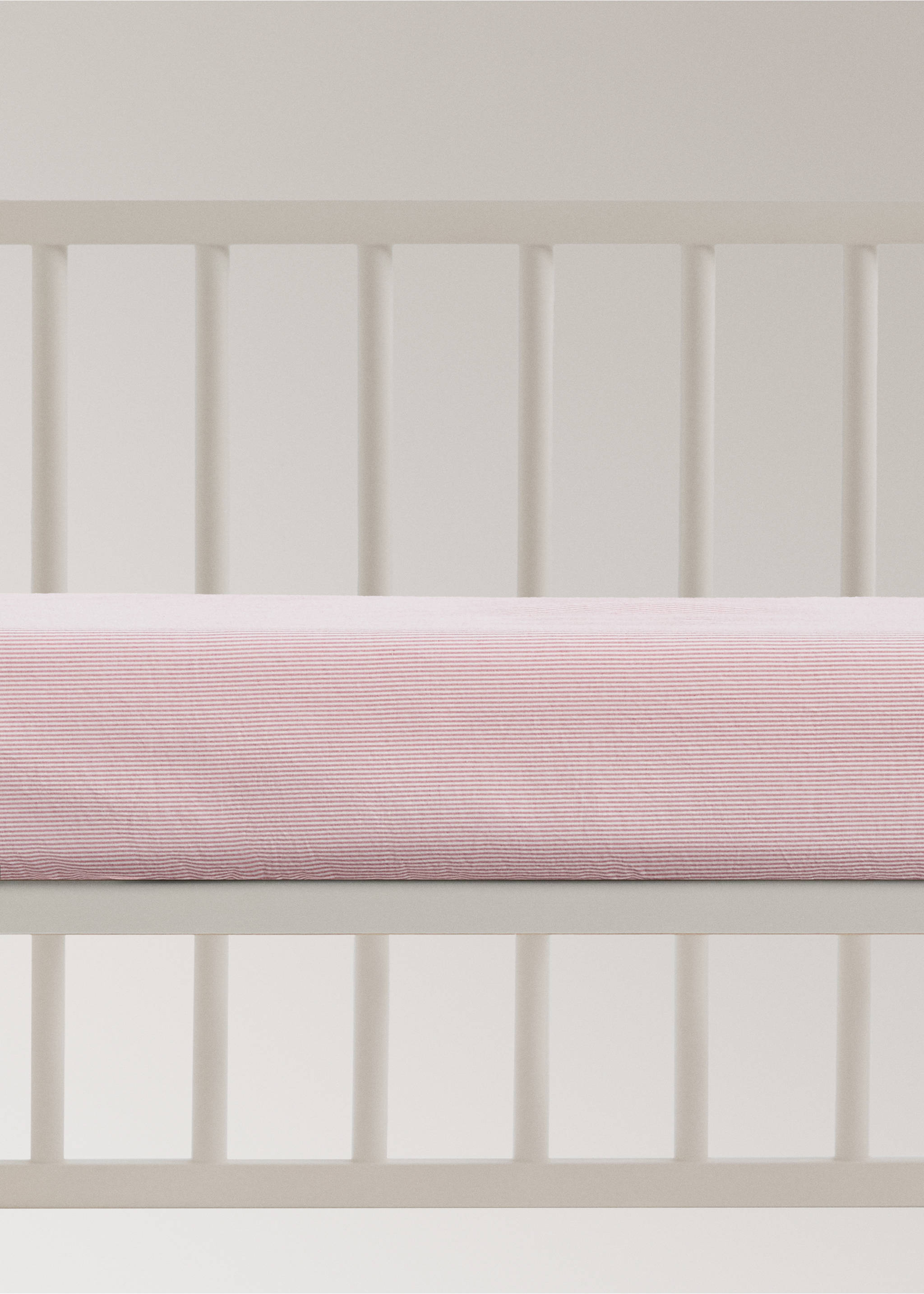 Cot bed fitted sheet with fine striped yarn-dyed cotton - Article without model, Grapefruit. Ref: 27084056-00.
