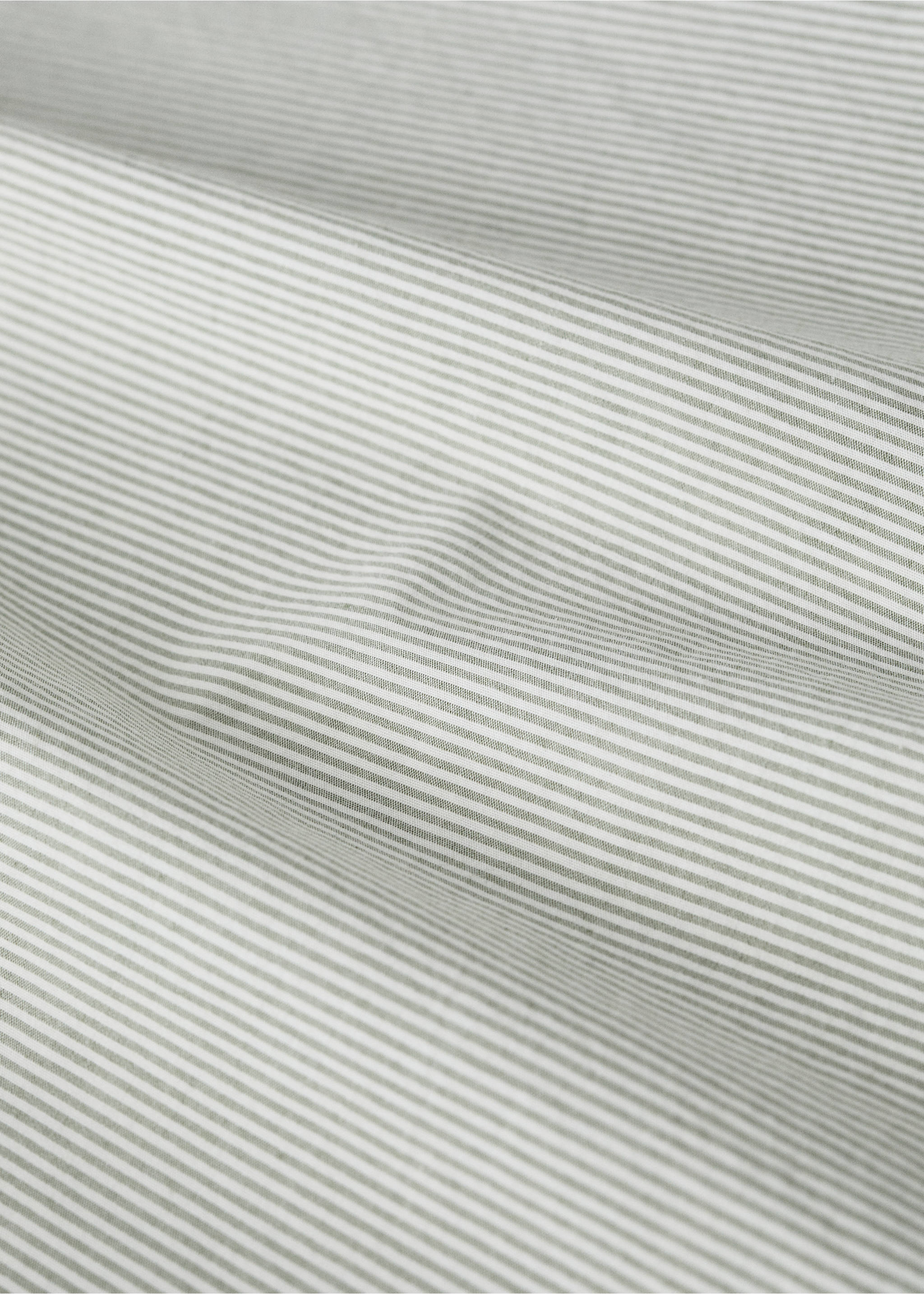 Cot bed fitted sheet with fine striped yarn-dyed cotton - Details of the article 2, Pastel Green. Ref: 27084056-00.