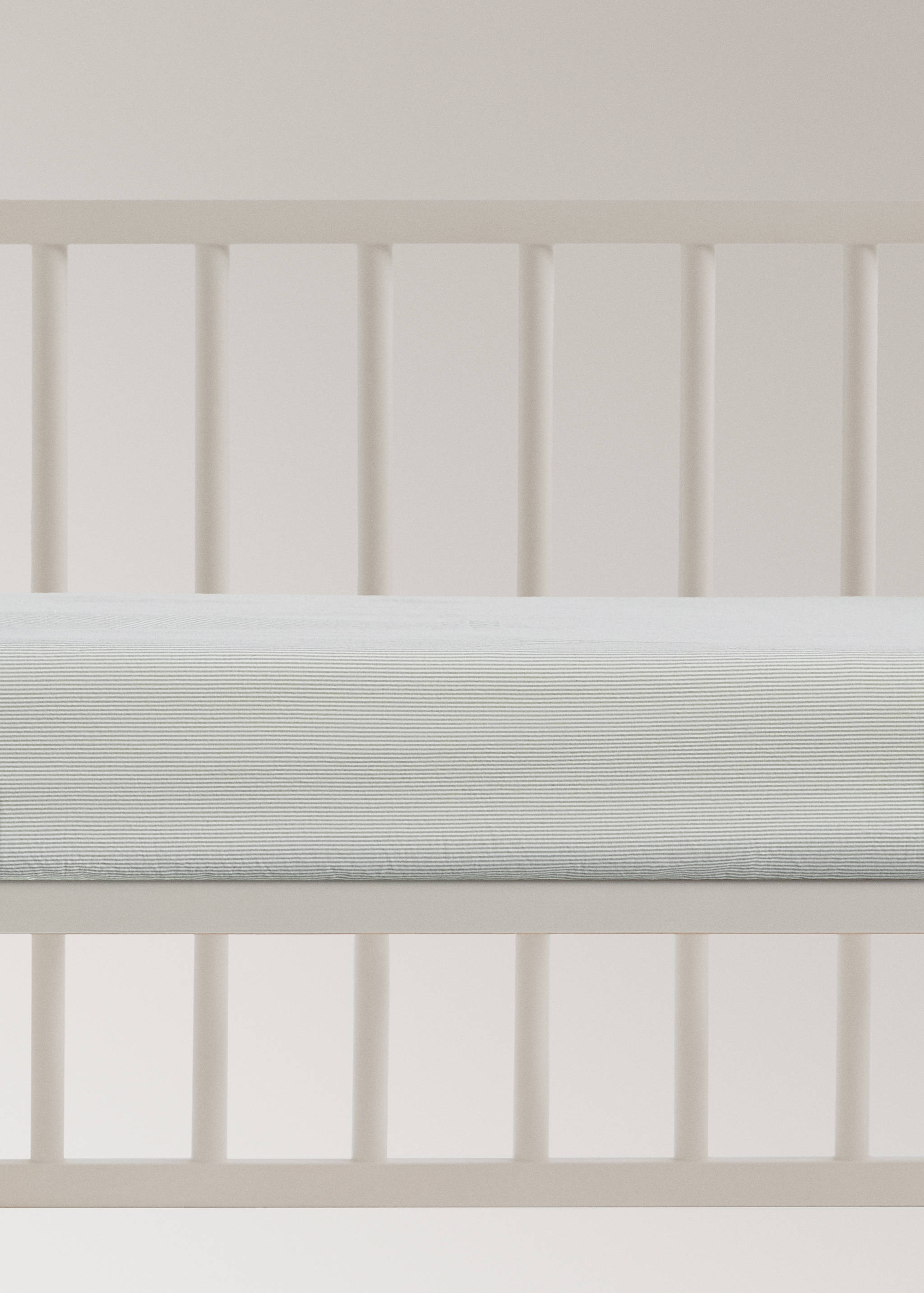 Cot bed fitted sheet with fine striped yarn-dyed cotton - Article without model