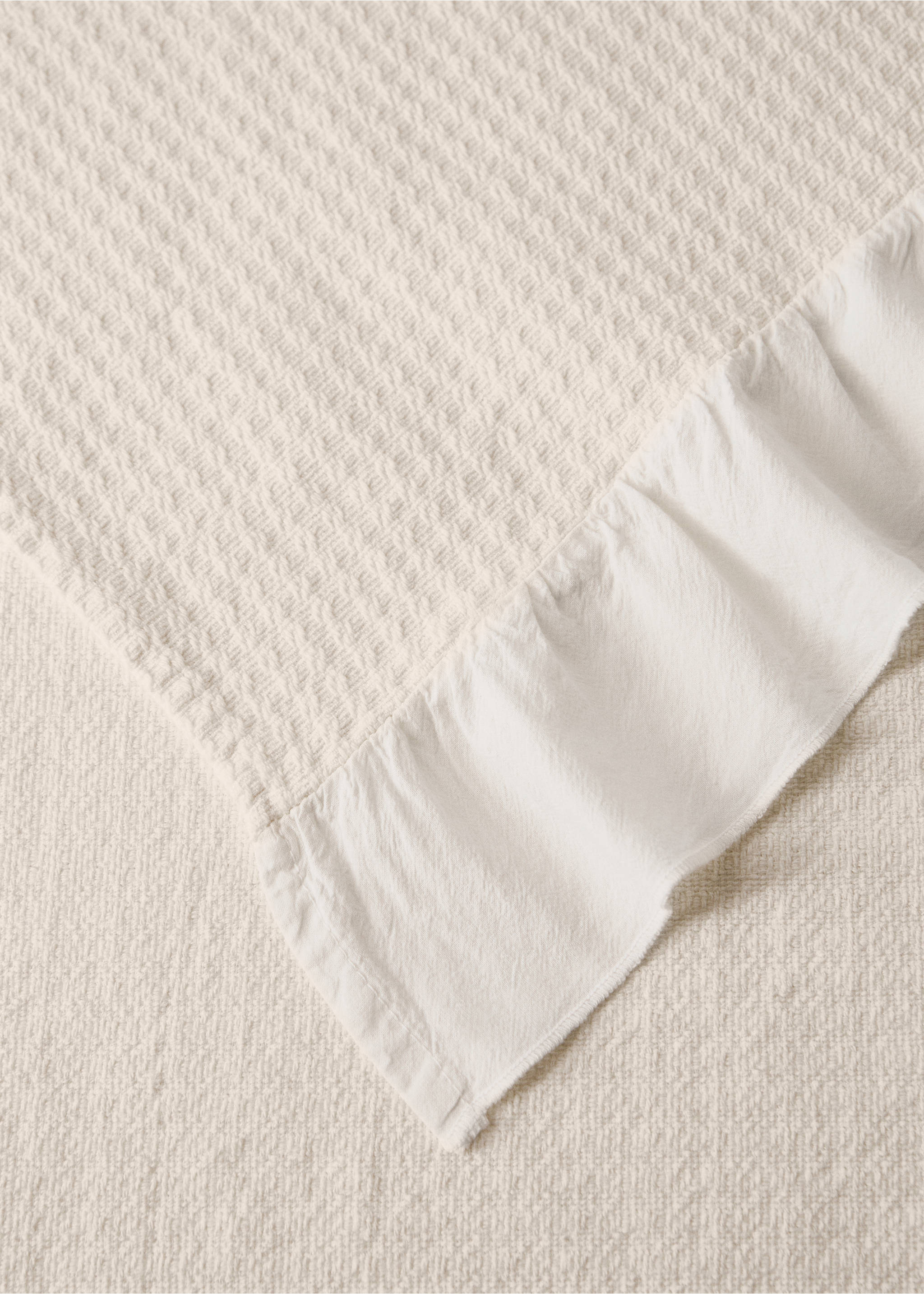 Jacquard cotton cot bedspread with ruffle - Details of the article 2, Off White. Ref: 27084069-00.