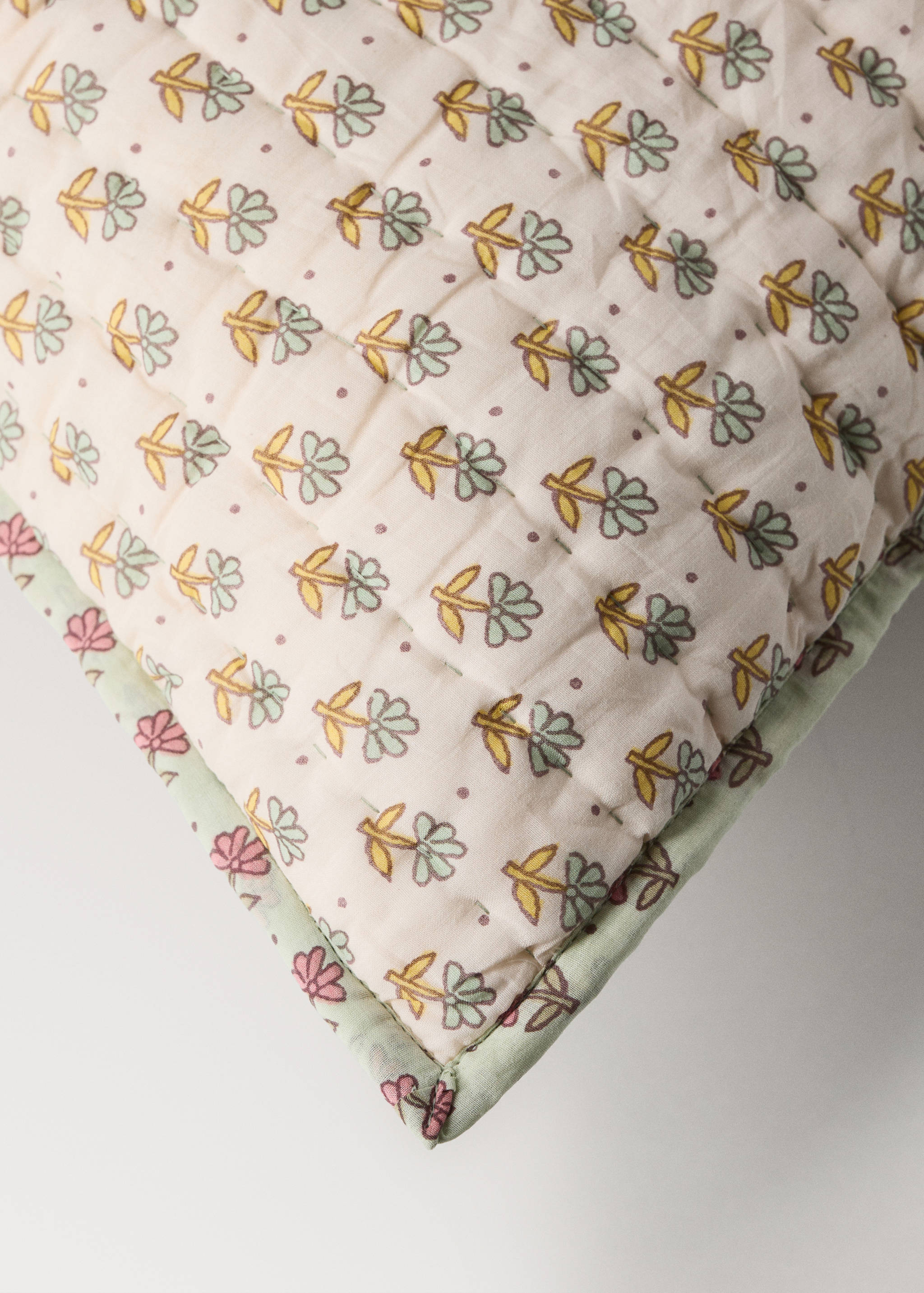 Children's cushion cover with blockprint flowers 40x40 cm - Details of the article 2