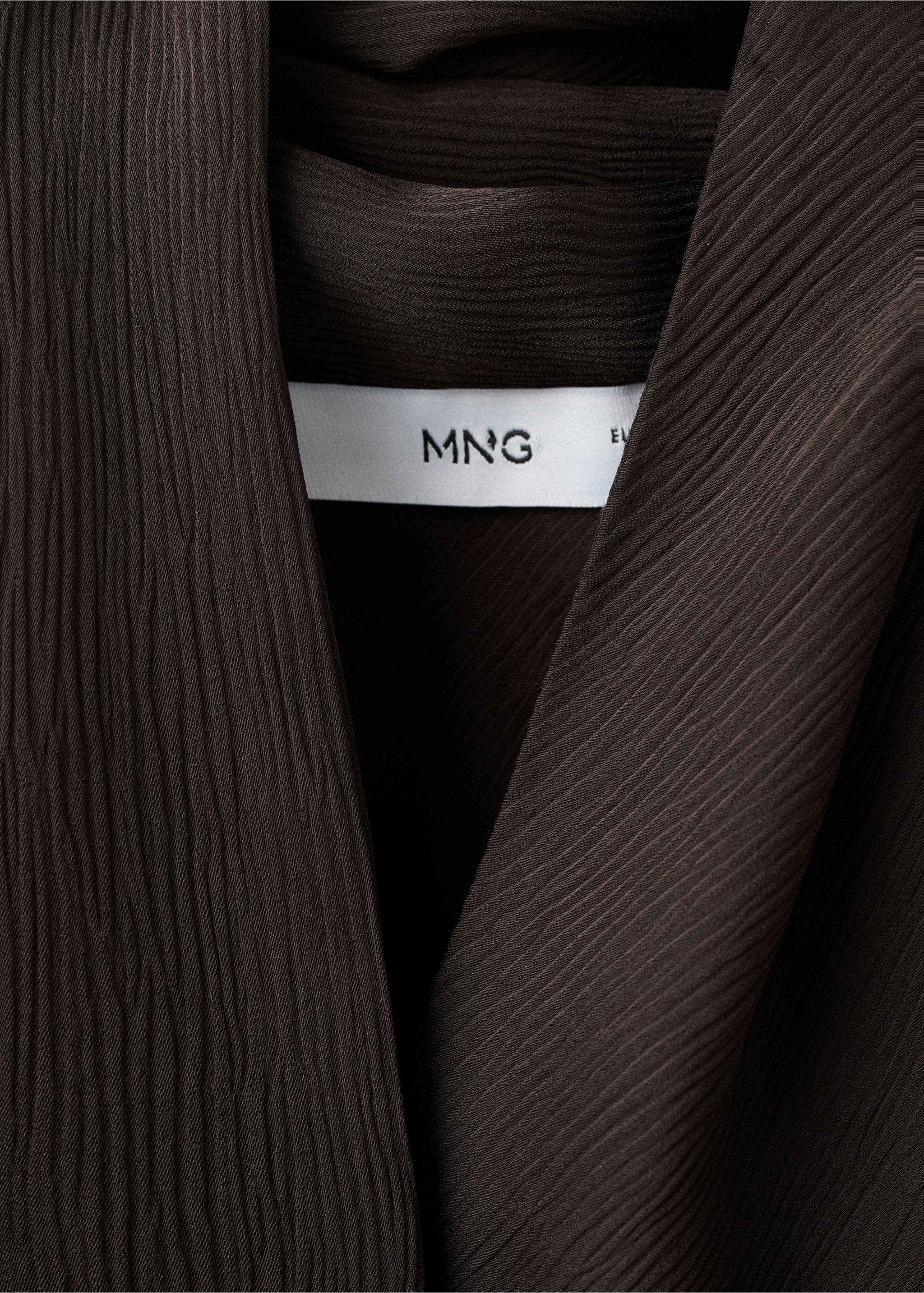 Scarf neck top - Details of the article 8, Chocolate. Ref: 27084074-00.