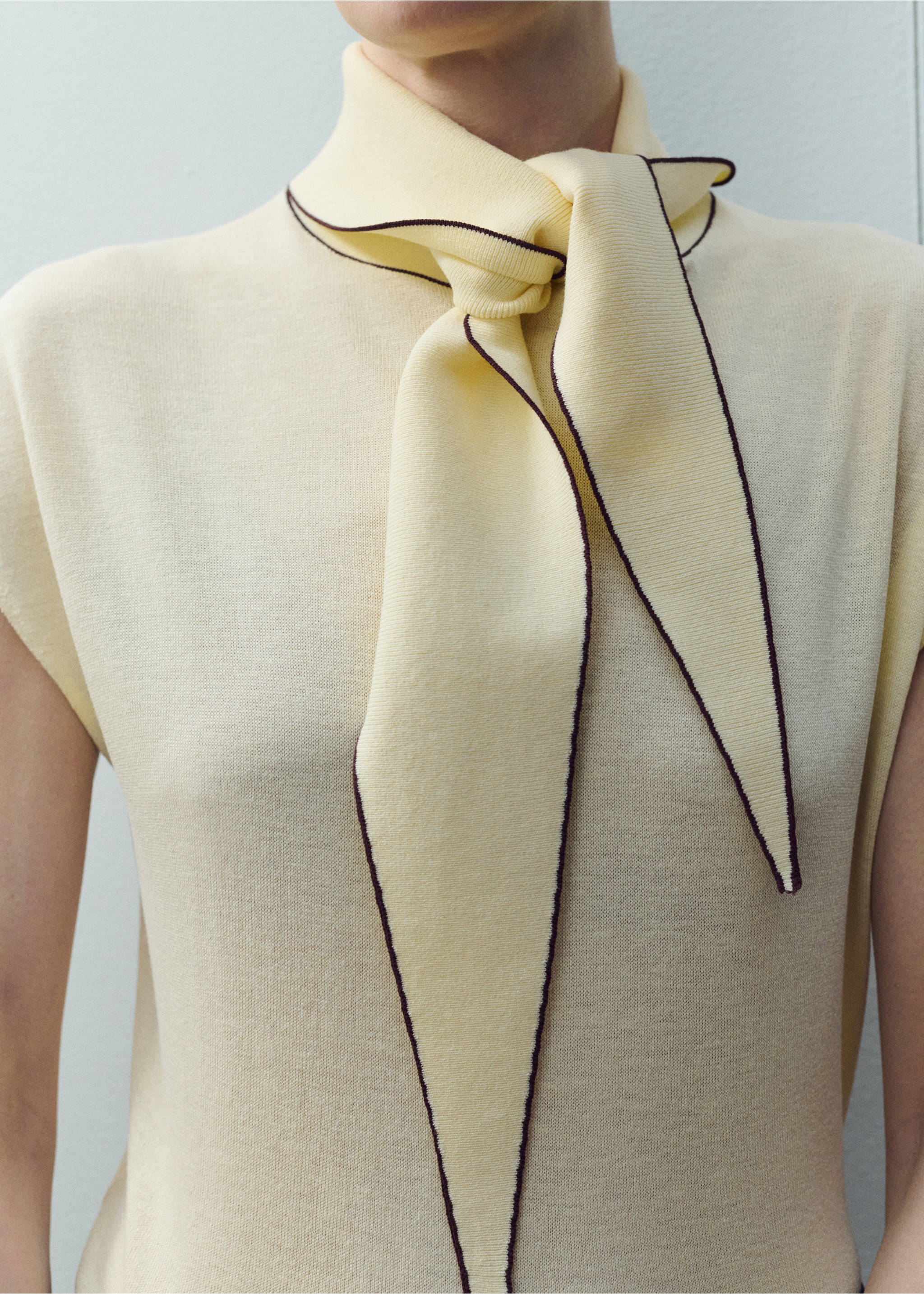 围巾领细节针织上衣 - null, 浅黄色. Ref: 27084083-00.