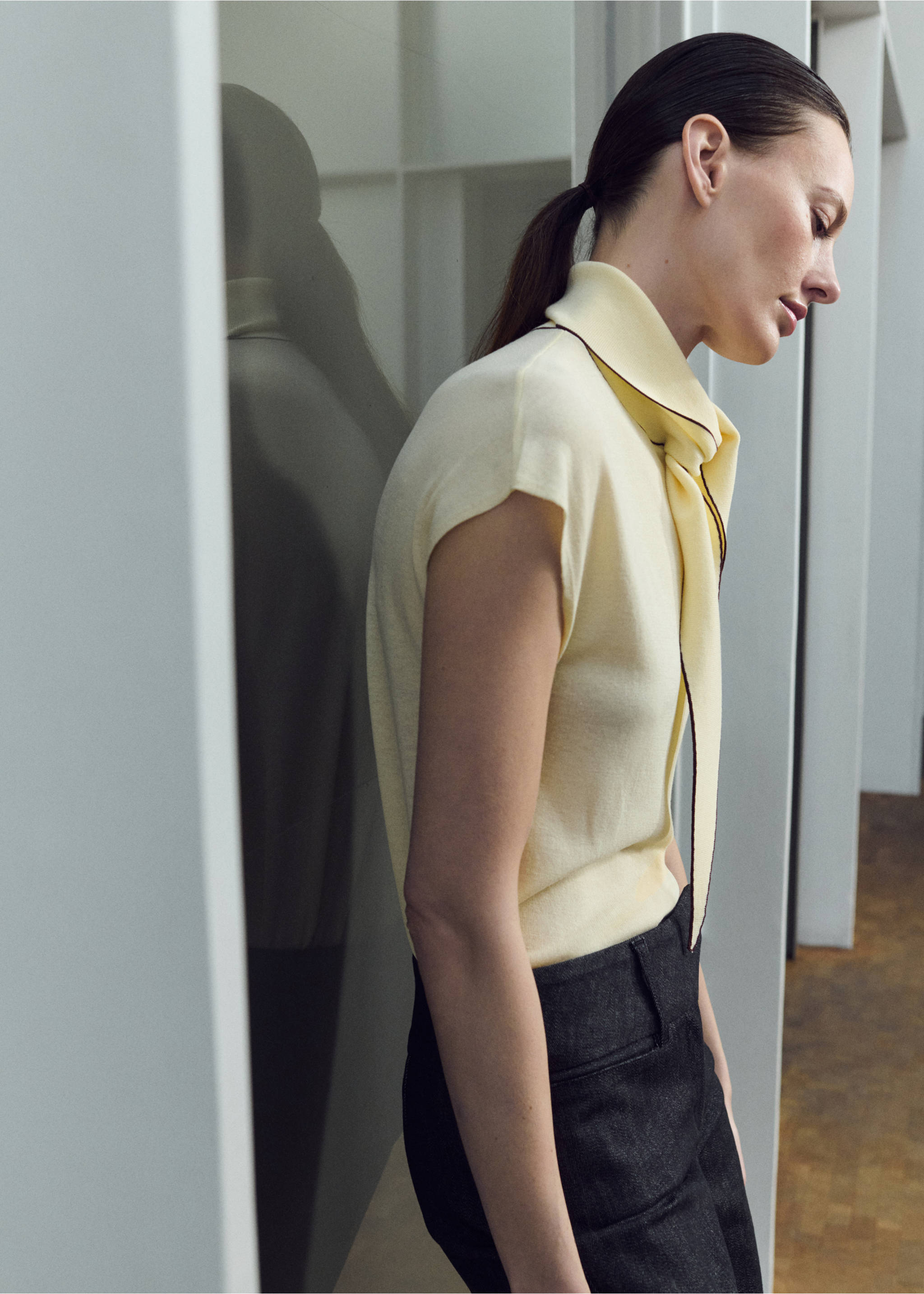 围巾领细节针织上衣 - null, 浅黄色. Ref: 27084083-00.