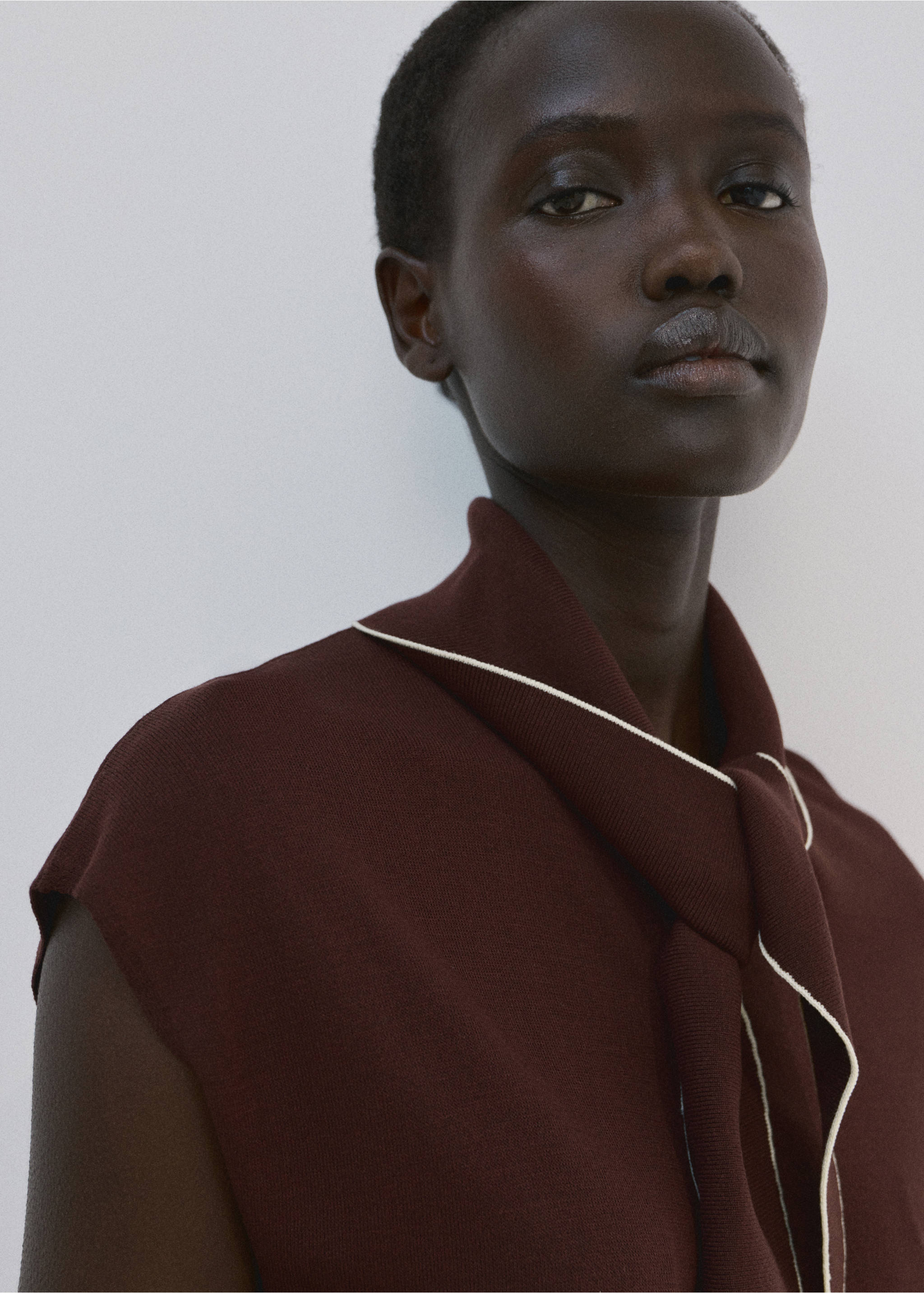 Top maille détail foulard - Détail de l'article 1, Chocolat. Ref: 27084083-00.