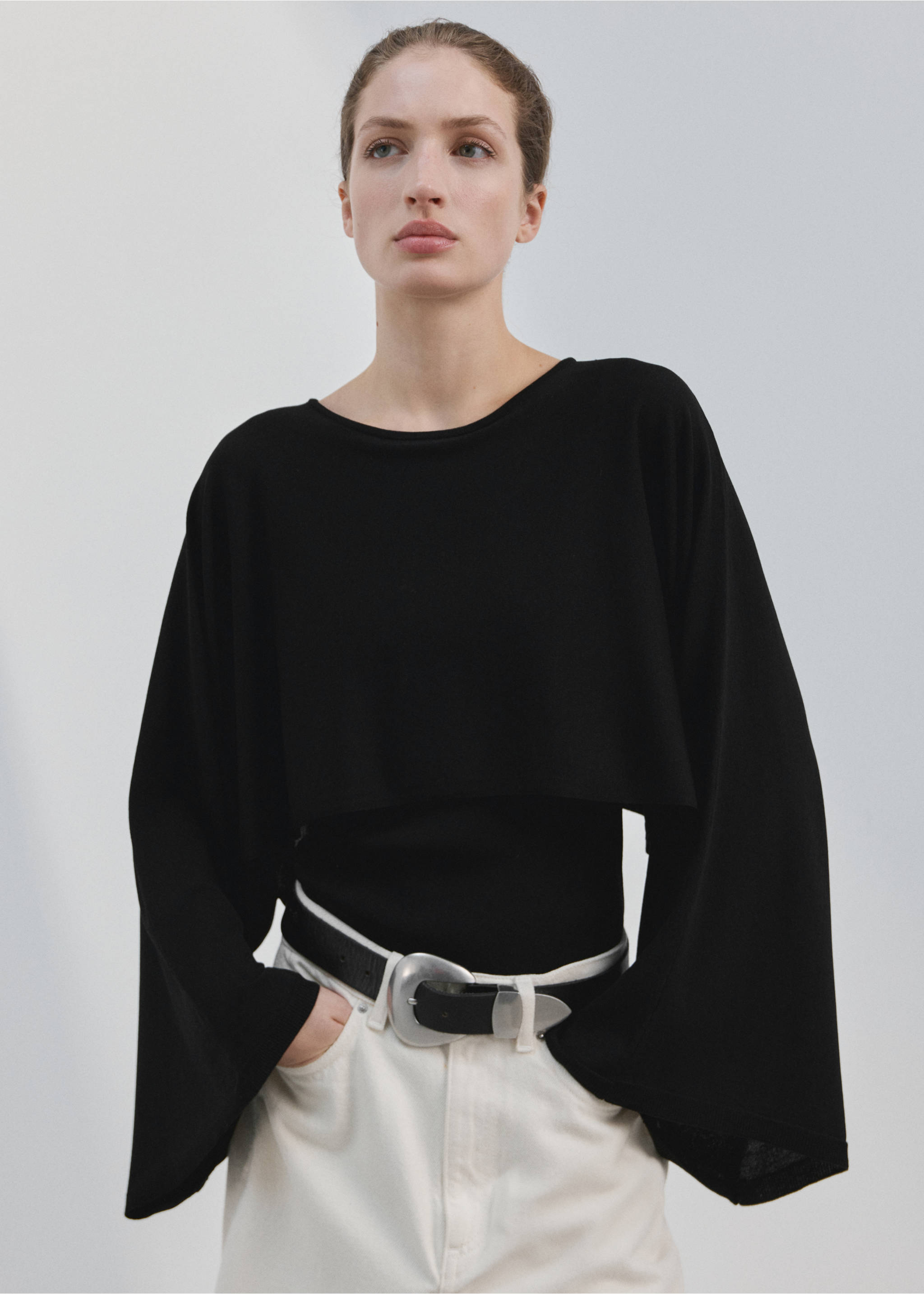 Round neck knitted cape - Medium plane, Black. Ref: 27084088-00.