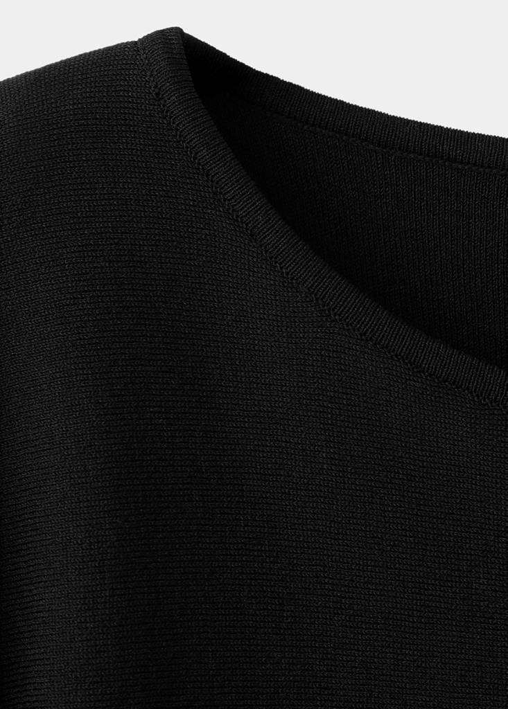 Round neck knitted cape — Black