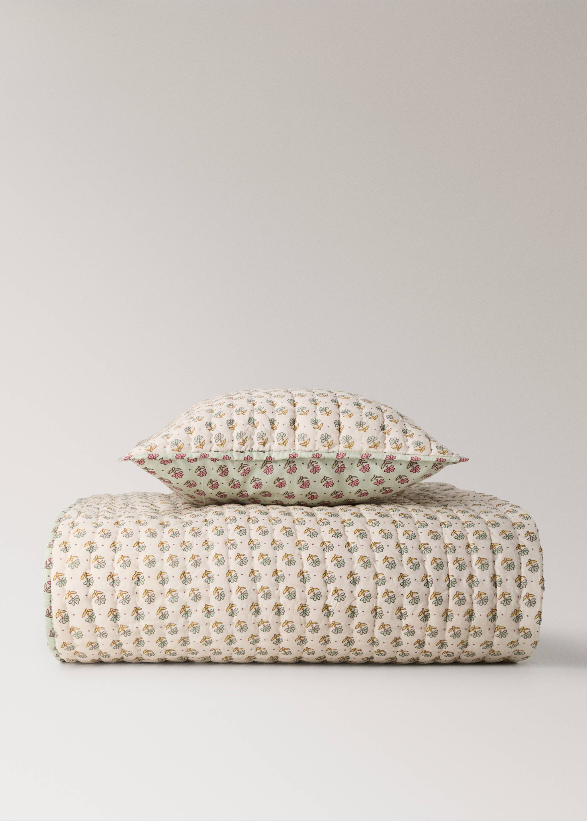 Blockprint floral cot quilt - Details of the article 4, Pastel Pink. Ref: 27084095-00.