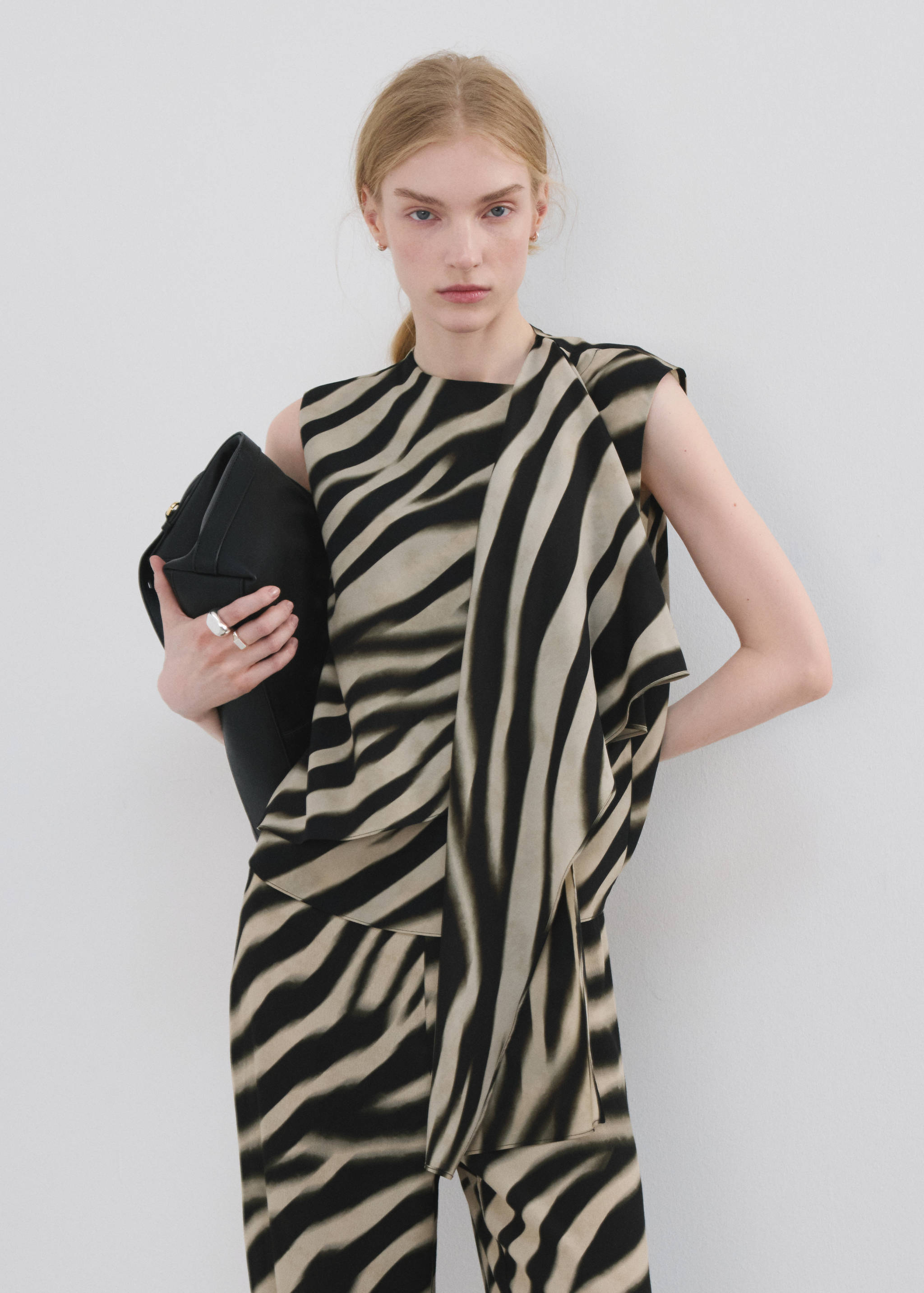 Zebra-print straight-fit pants - Details of the article 1