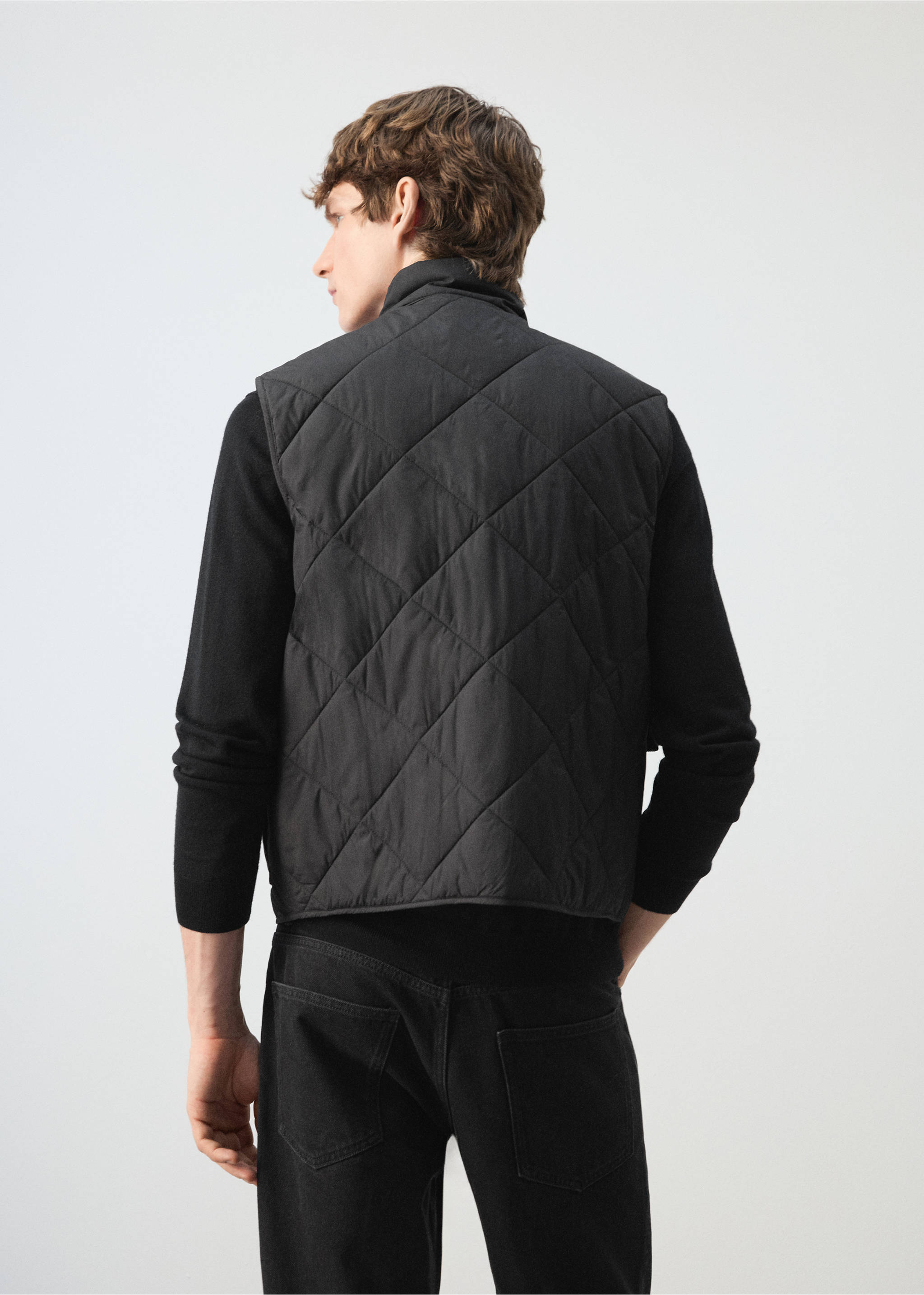 Легкий стеганый водоотталкивающий жилет - Обратная сторона изделия, Черный. Ref: 27084405-00.