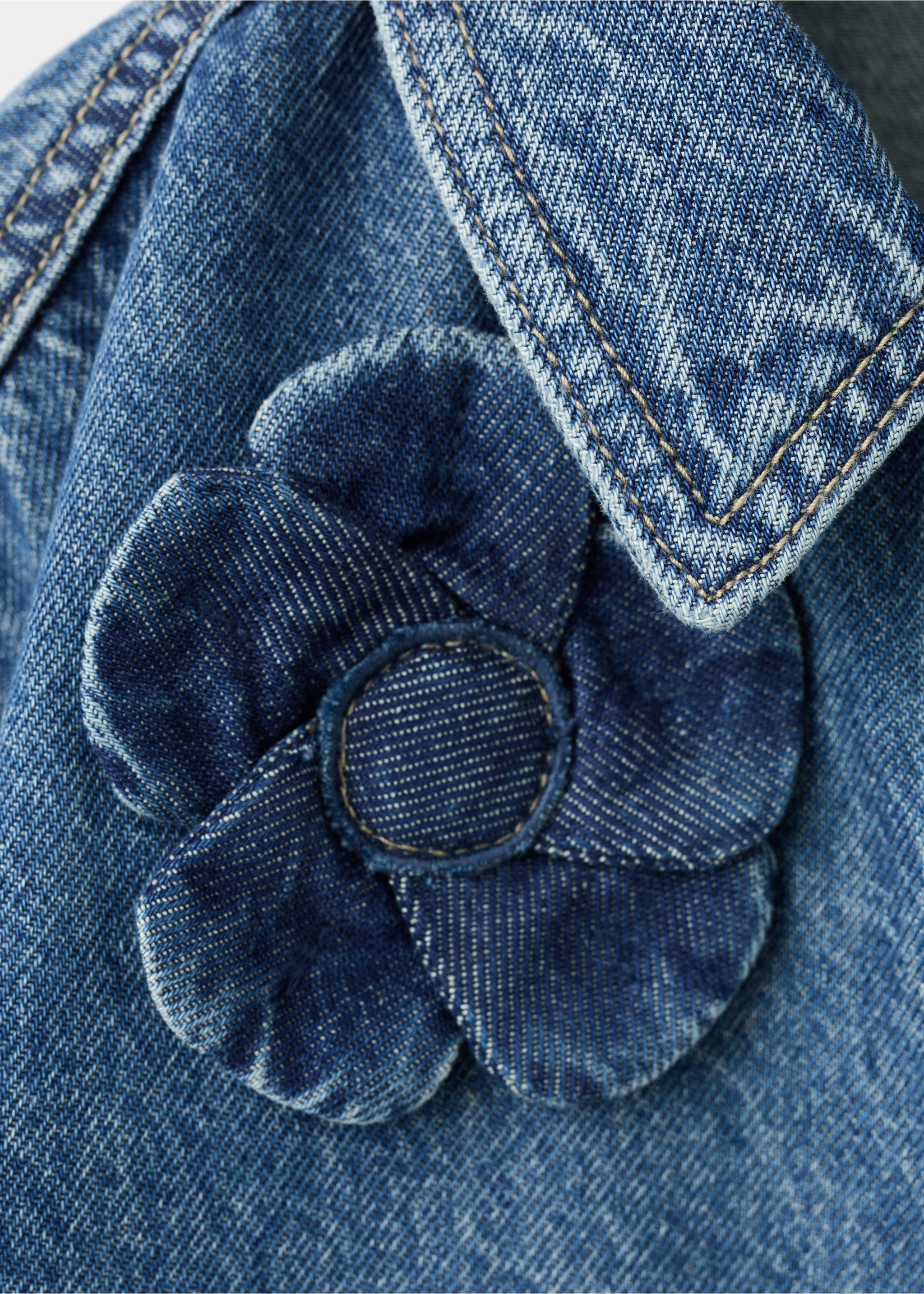 Denim jacket with flower detail - Details of the article 8, Medium Blue. Ref: 27084415-00.