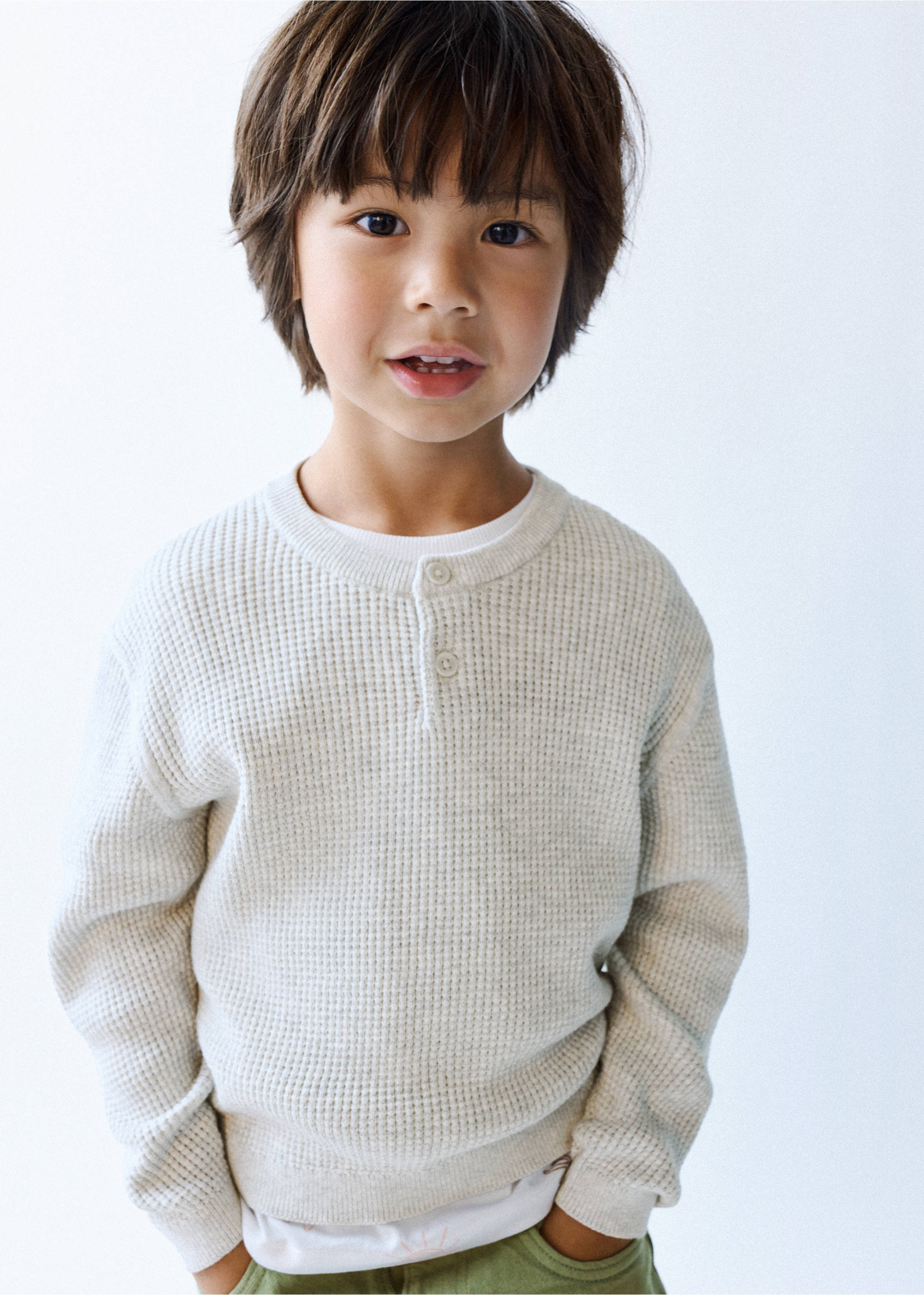 Pull-over maille détail boutons - Plan moyen, Gris chiné clair. Ref: 27084417-00.