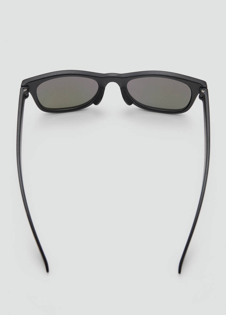 Square sunglasses — Black