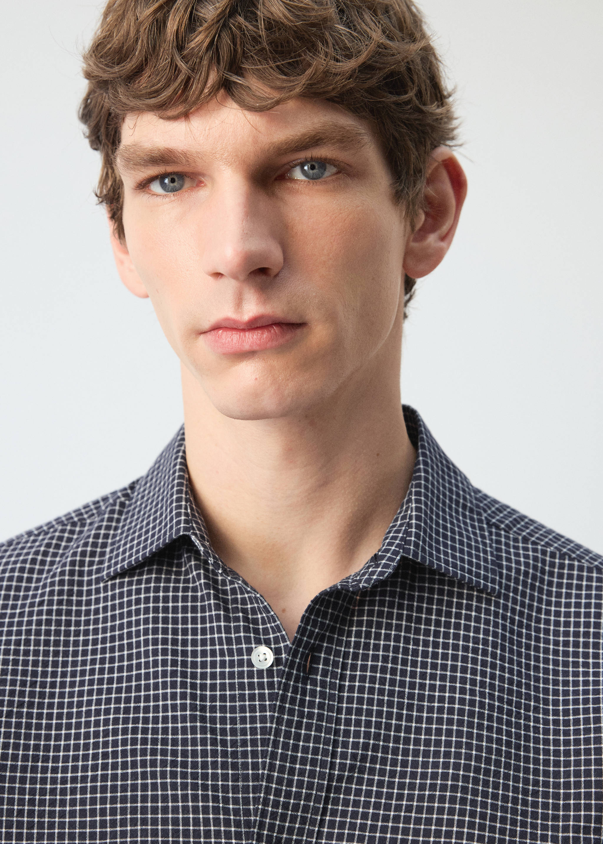 Хлопковая рубашка regular fit в клетку - Деталь изделия 1
