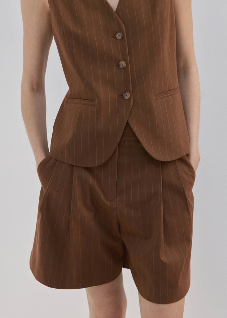 Pinstripe straight Bermudas — Caramel