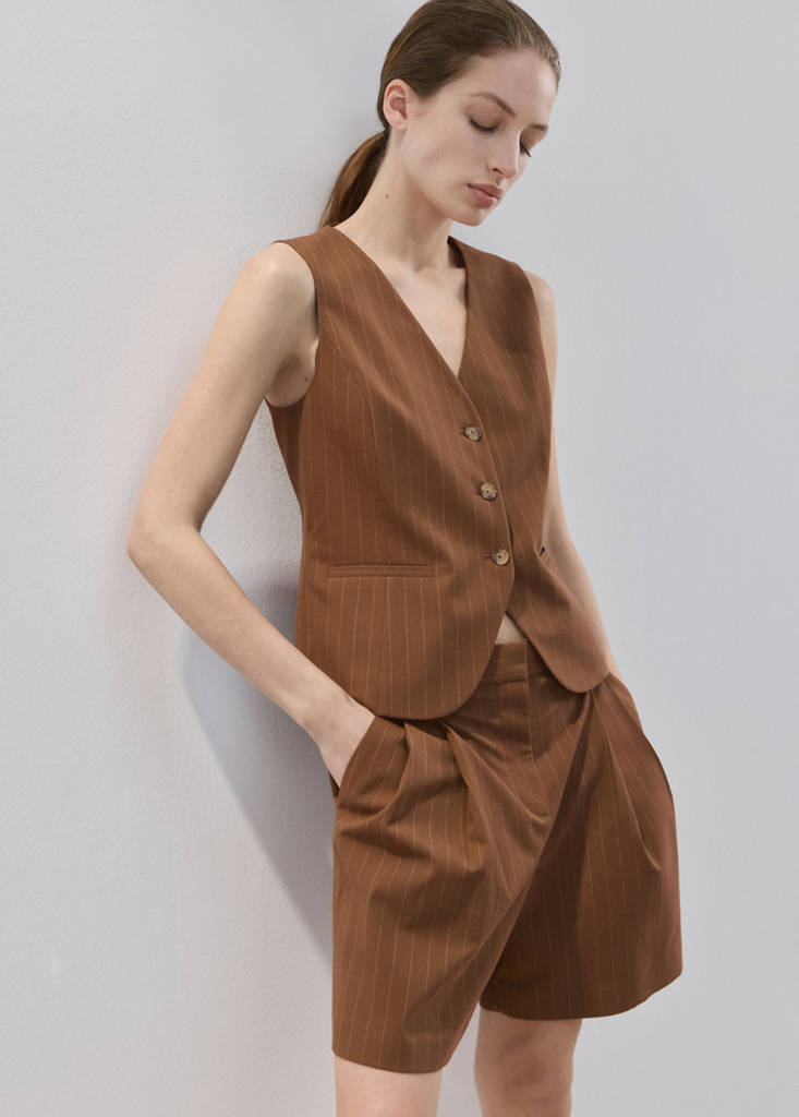Pinstripe straight Bermudas — Caramel