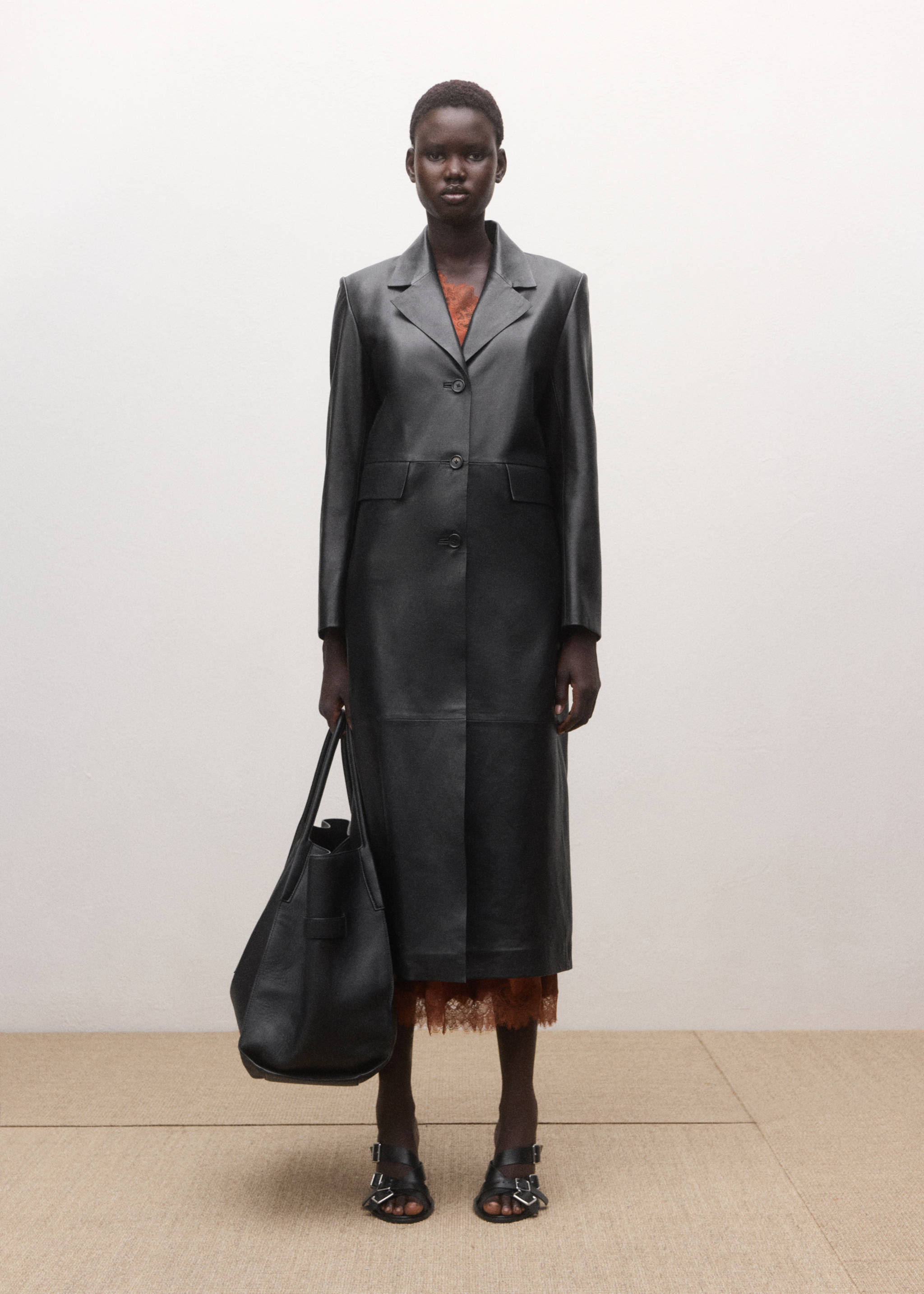 Rak kappa i läder med fickor - Allmän bild