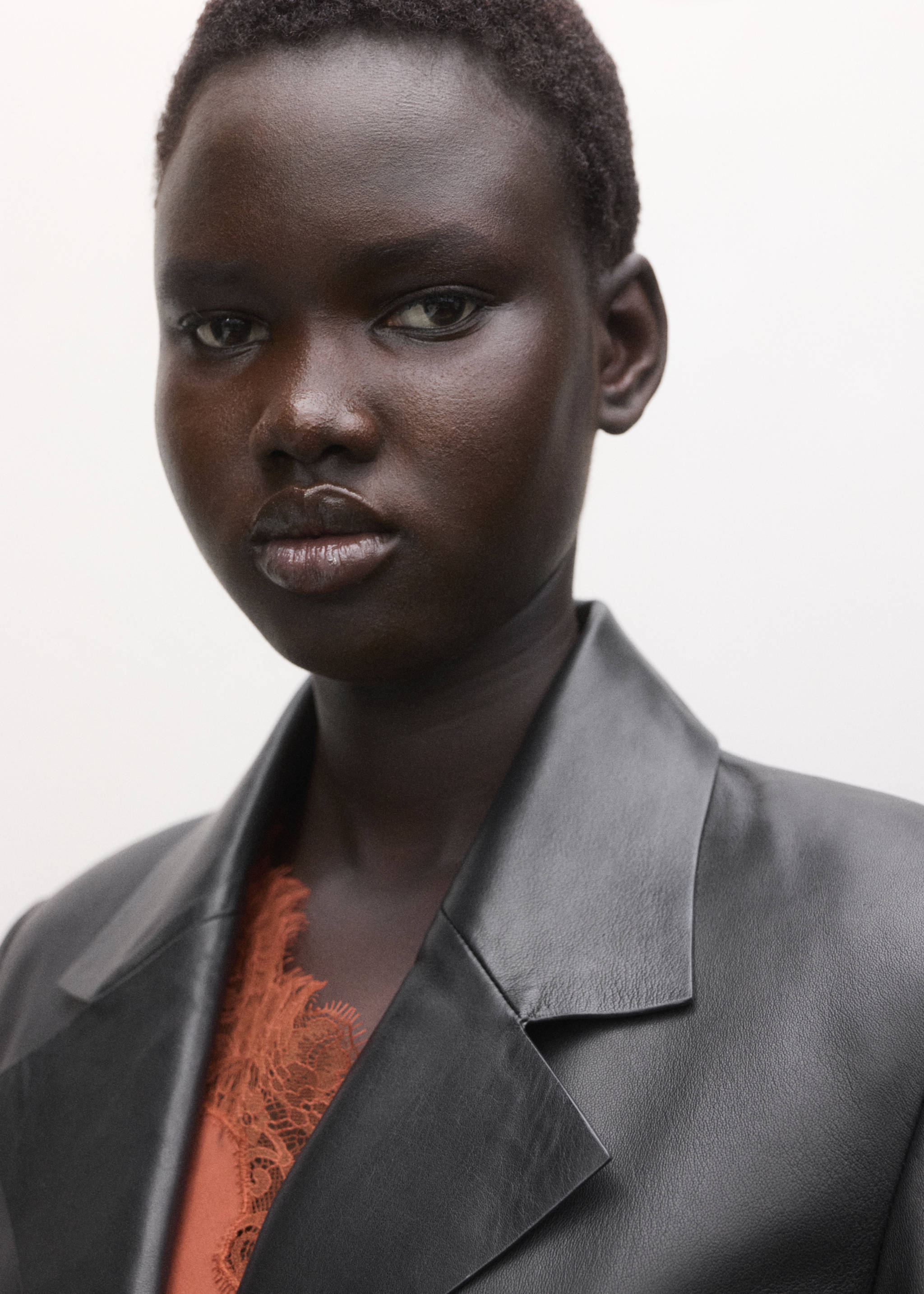 Rak kappa i läder med fickor - Detaljer om artikeln 1