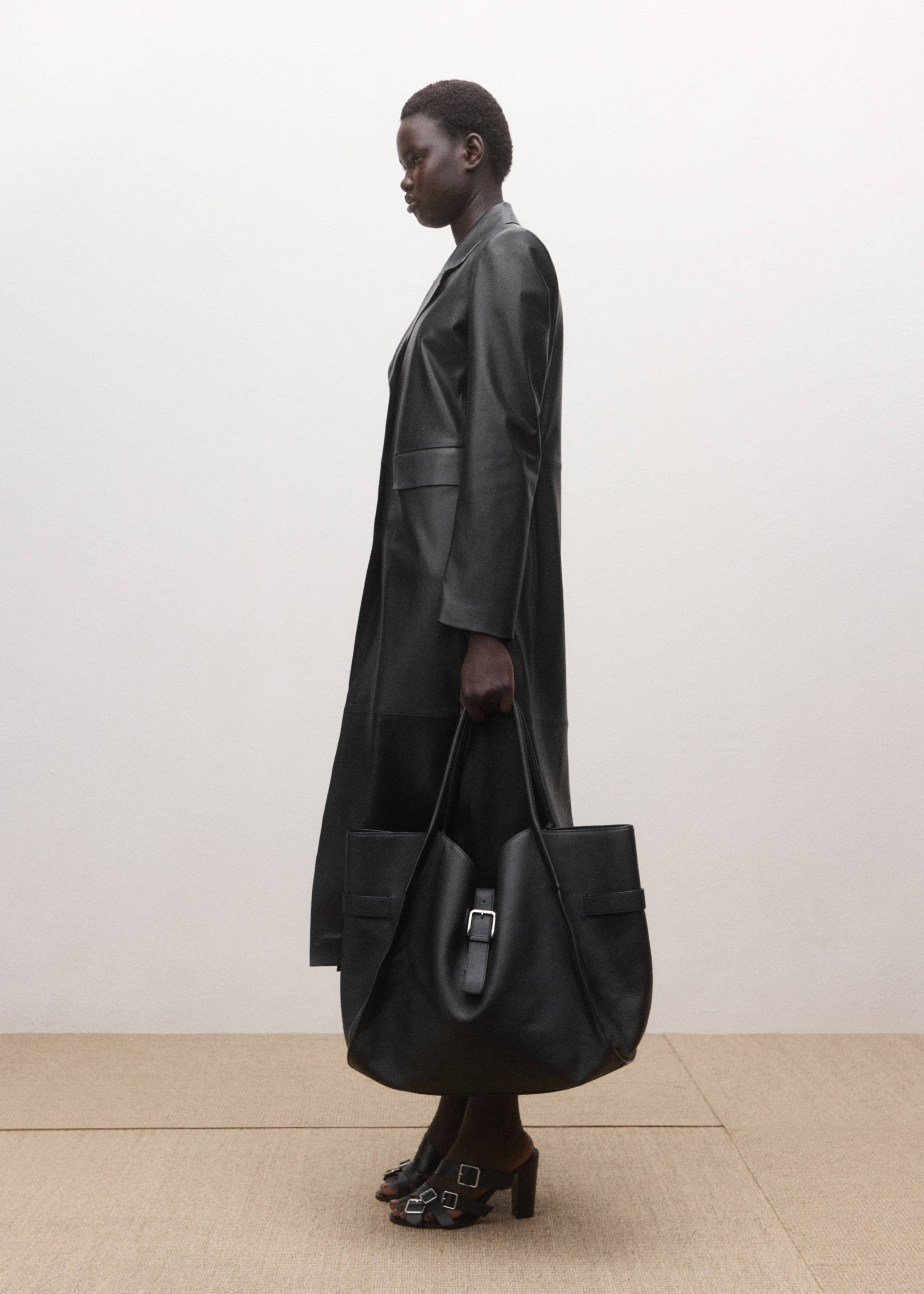 Rak kappa i läder med fickor - Detaljer om artikeln 2