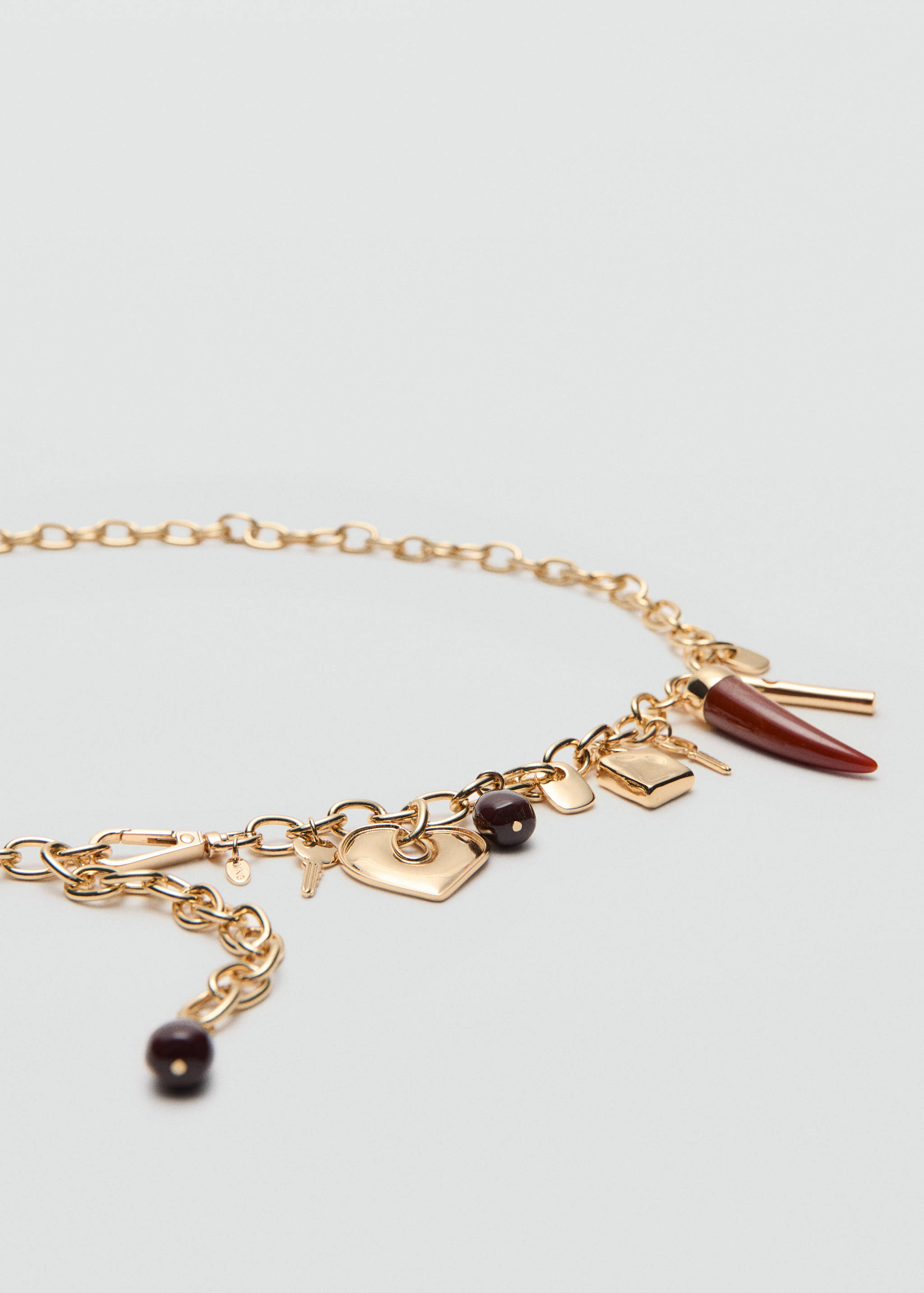 Ceinture métallique pièces pendentifs - Plan moyen