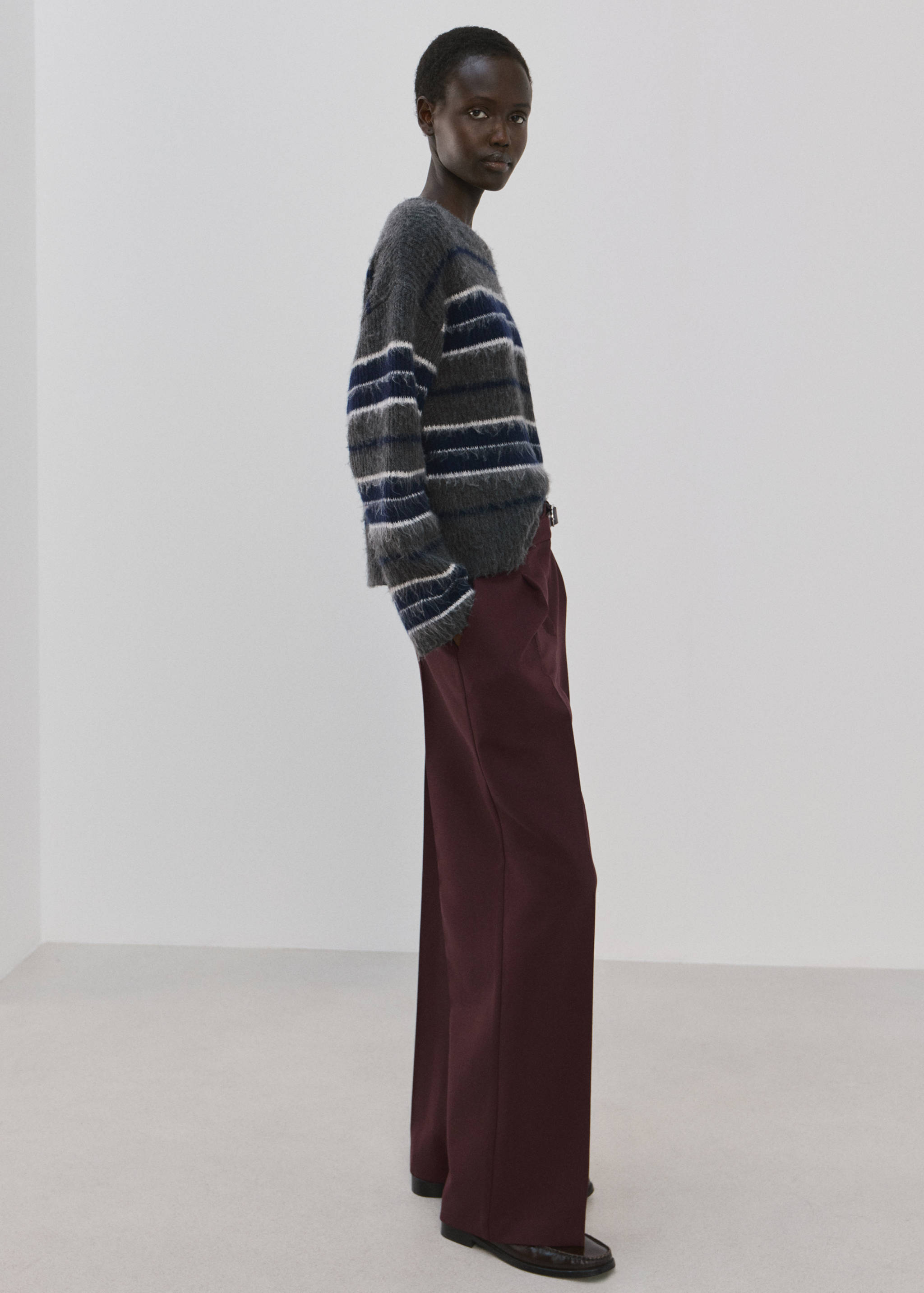 Pantalon droit avec ceinture - Plan général