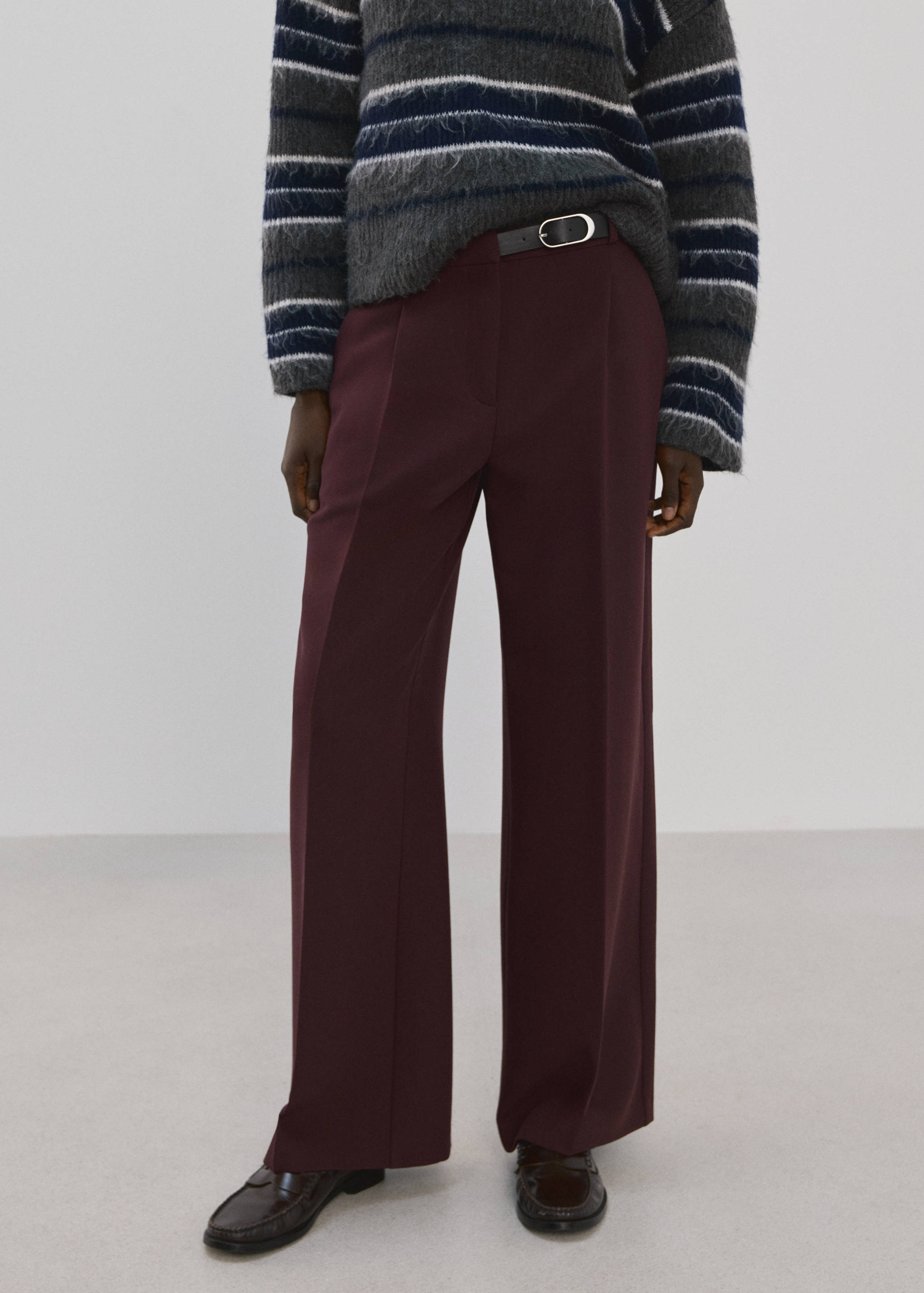 Pantalon droit avec ceinture - Plan moyen