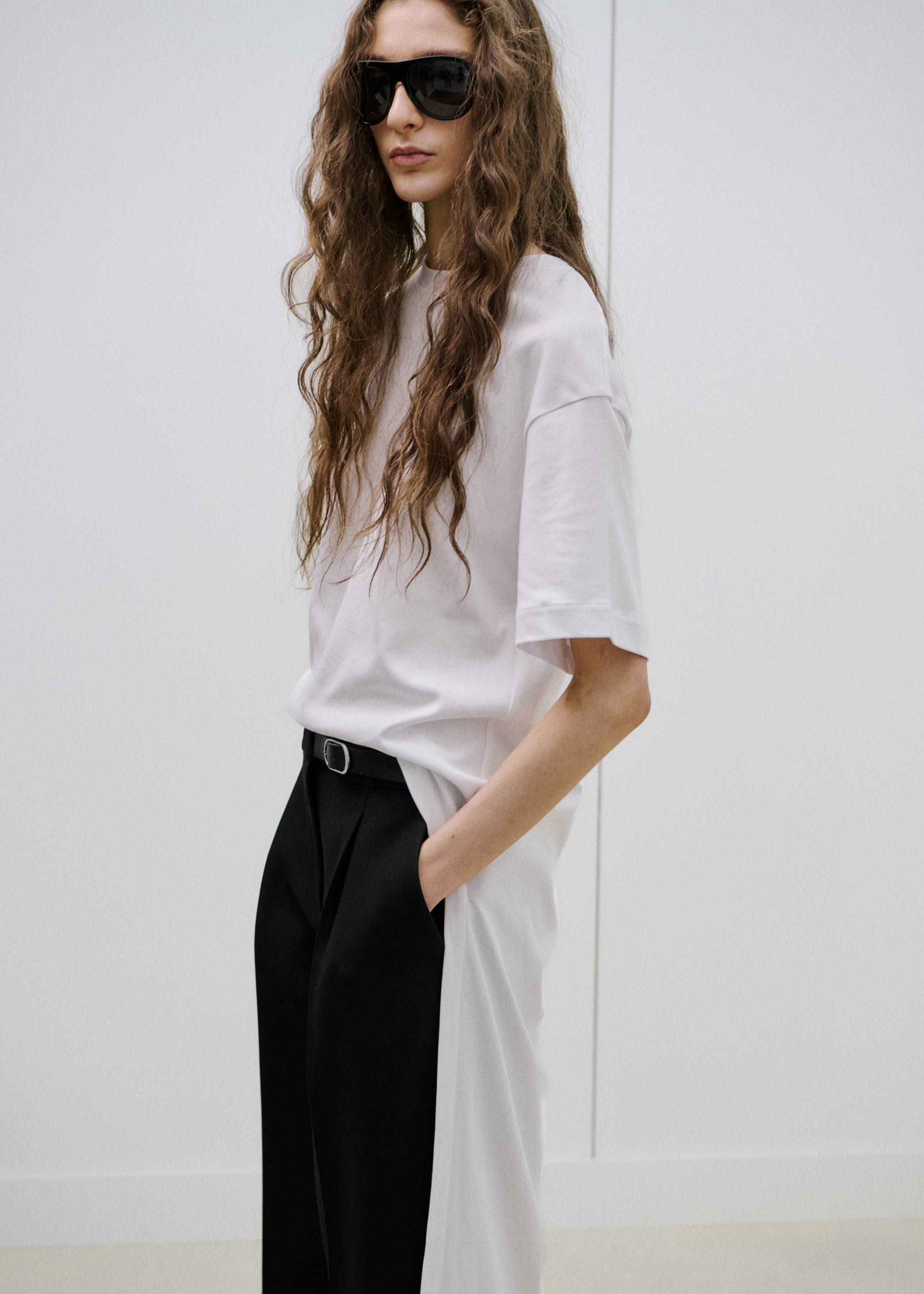 Pantalon droit avec ceinture - Plan moyen